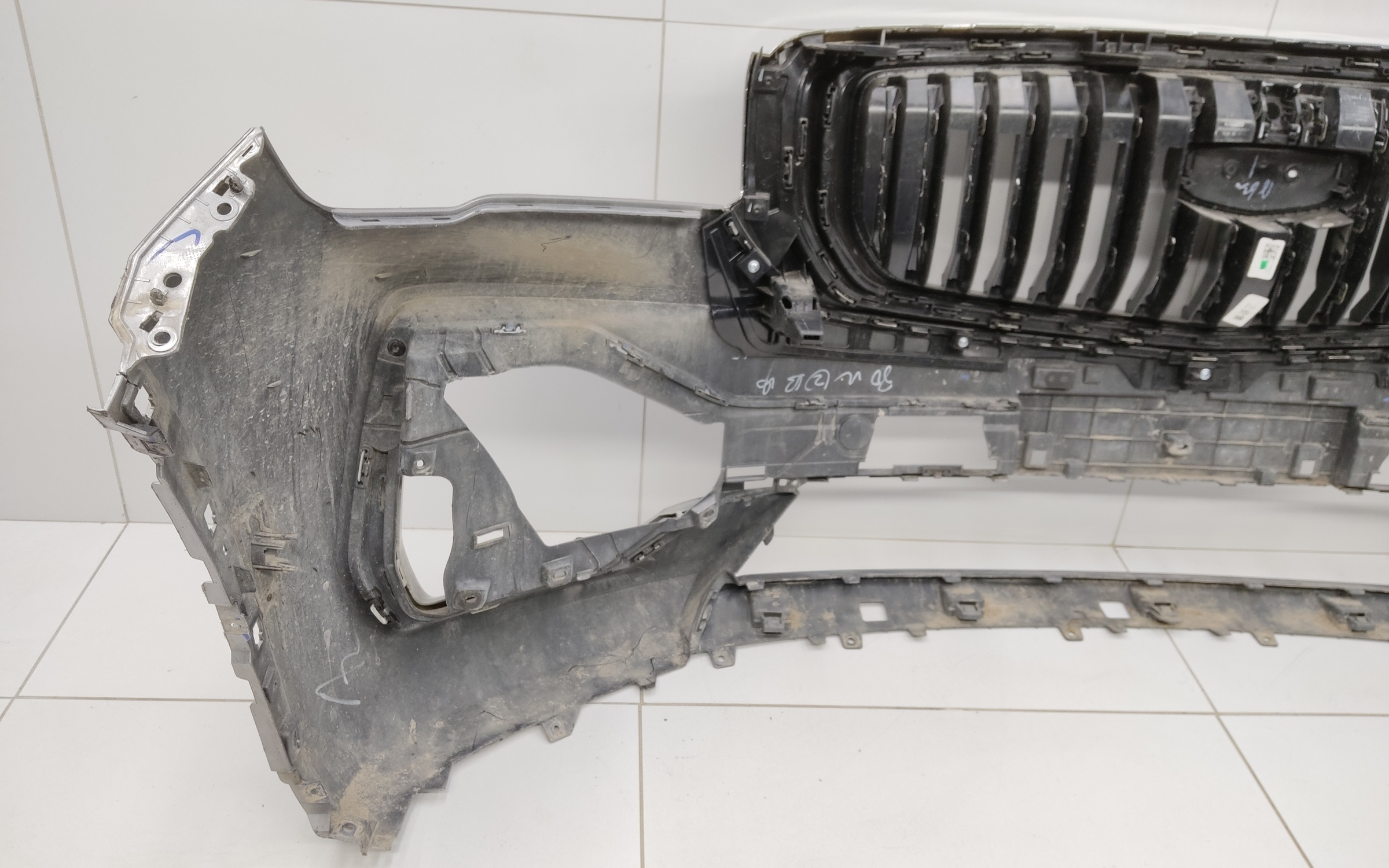 Бампер передний Geely Monjaro