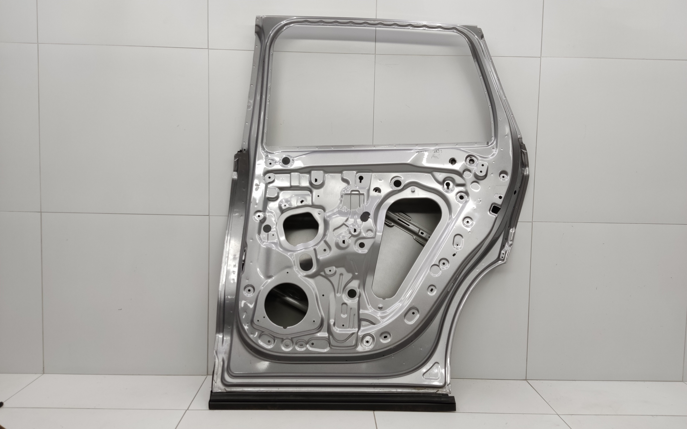 Дверь задняя правая Geely Monjaro