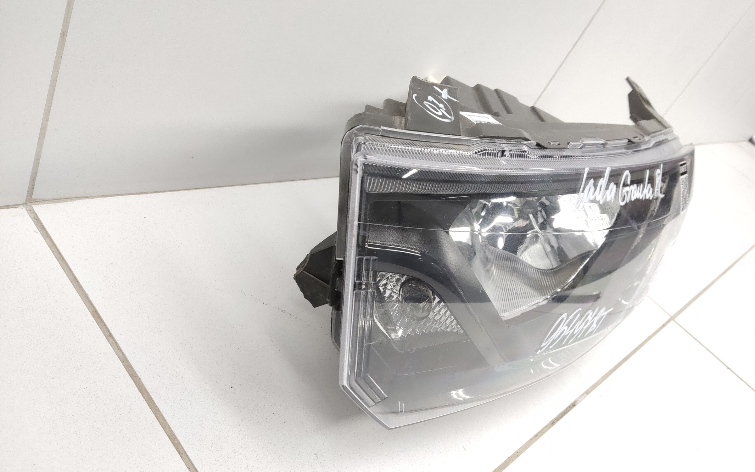 Фара передняя левая Lada Granta 1 Restail галоген с корректором