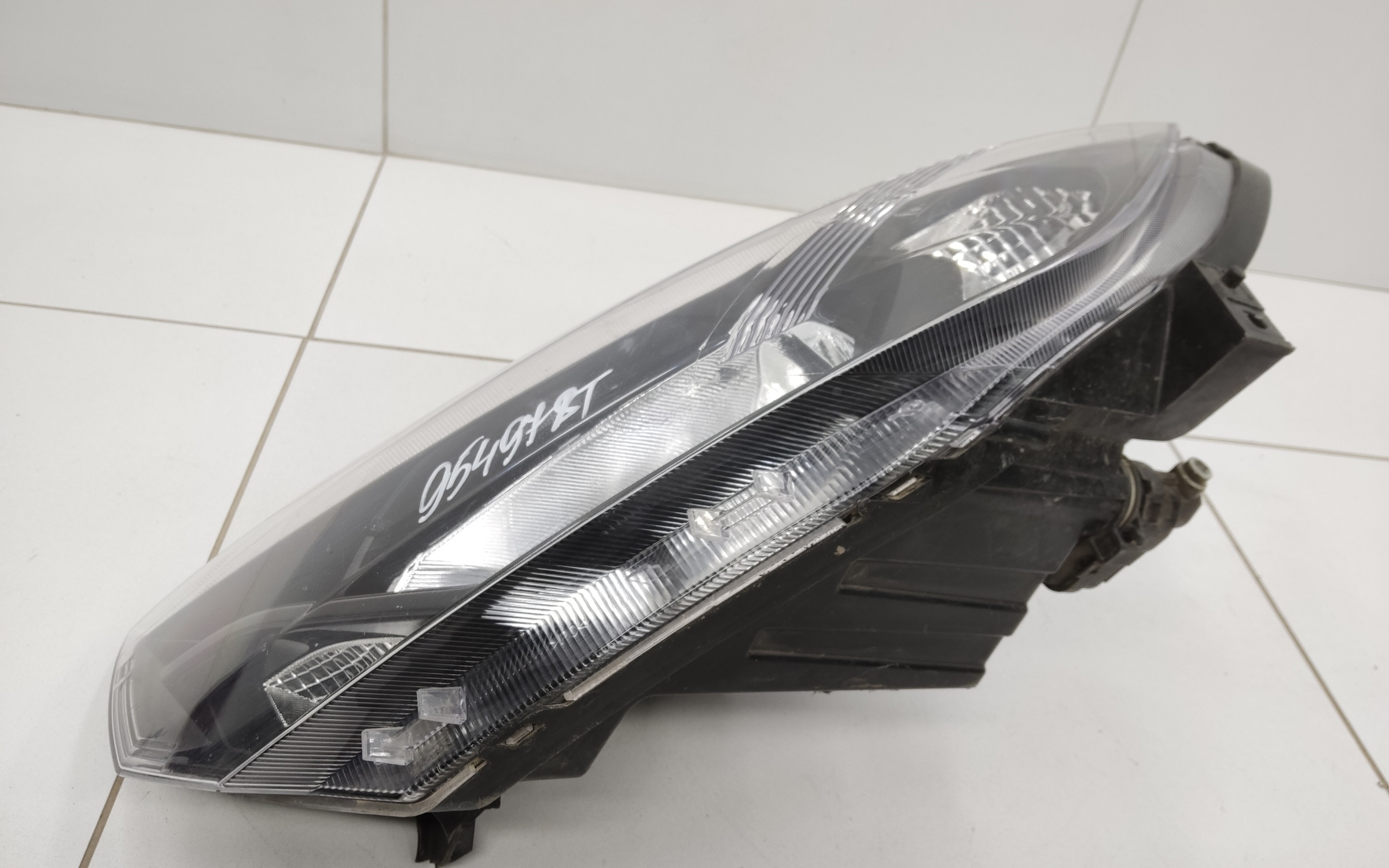 Фара передняя левая Lada Granta 1 Restail галоген с корректором