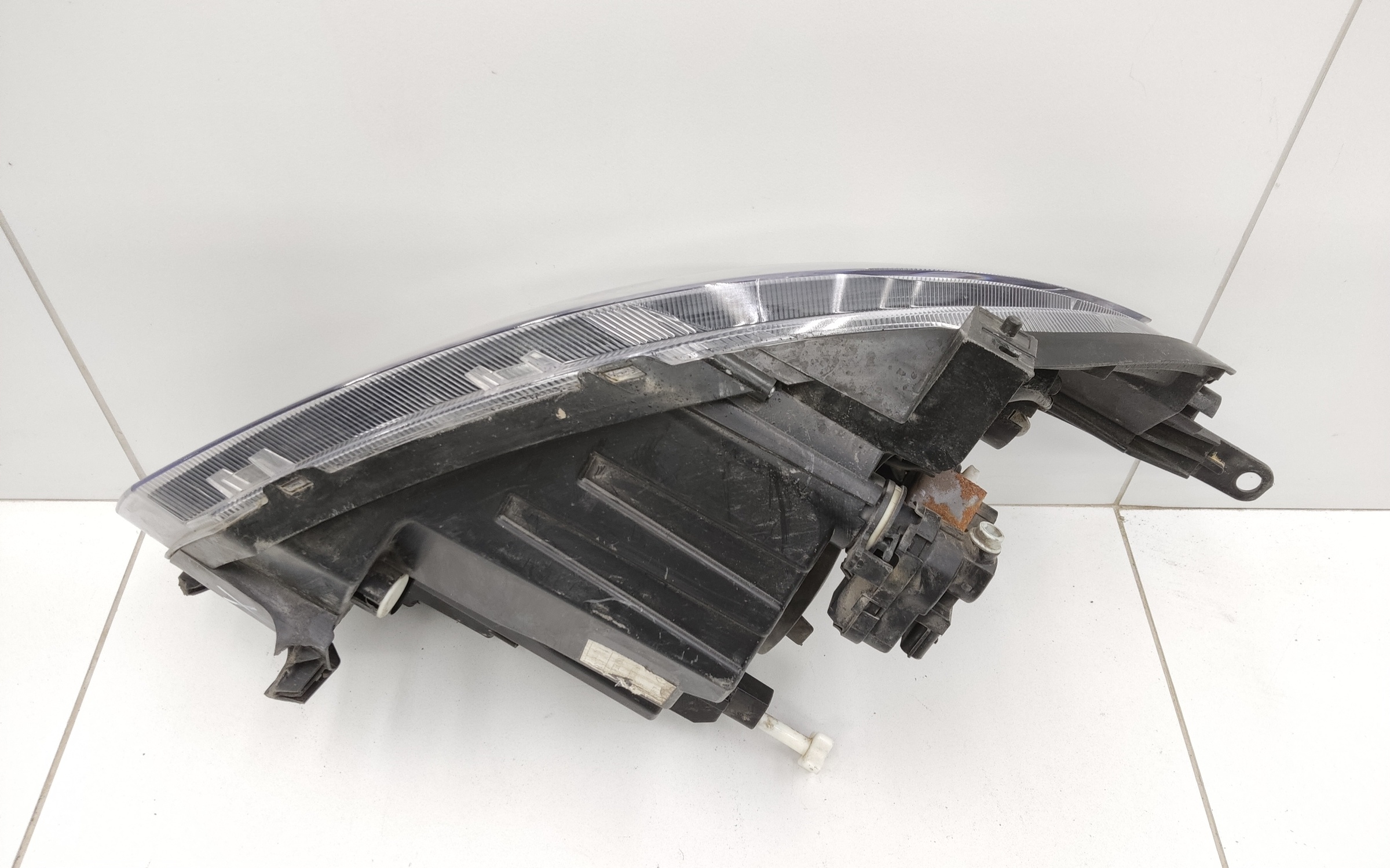 Фара передняя левая Lada Granta 1 Restail галоген с корректором