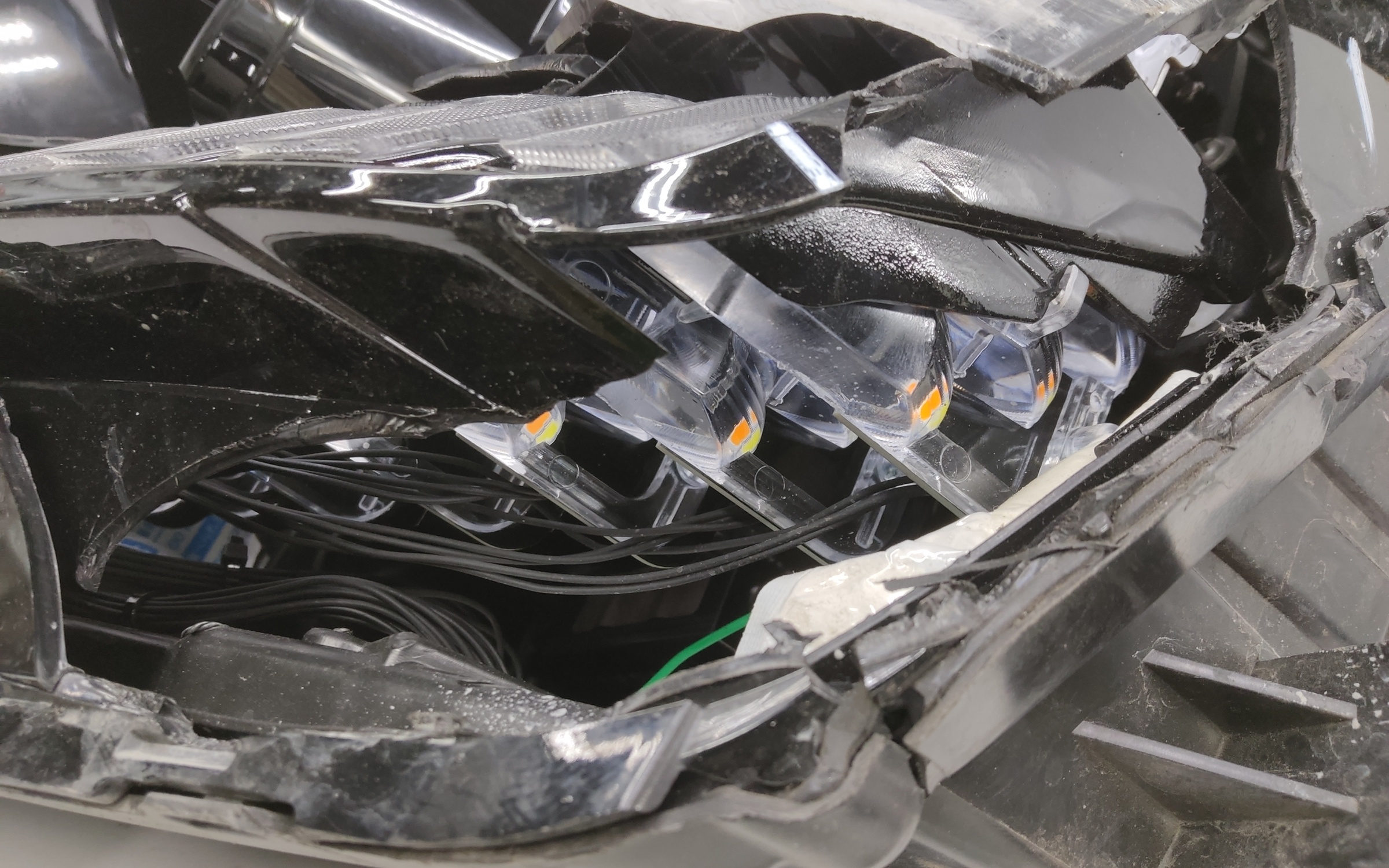 Фара передняя левая Tank 500 LED Черная