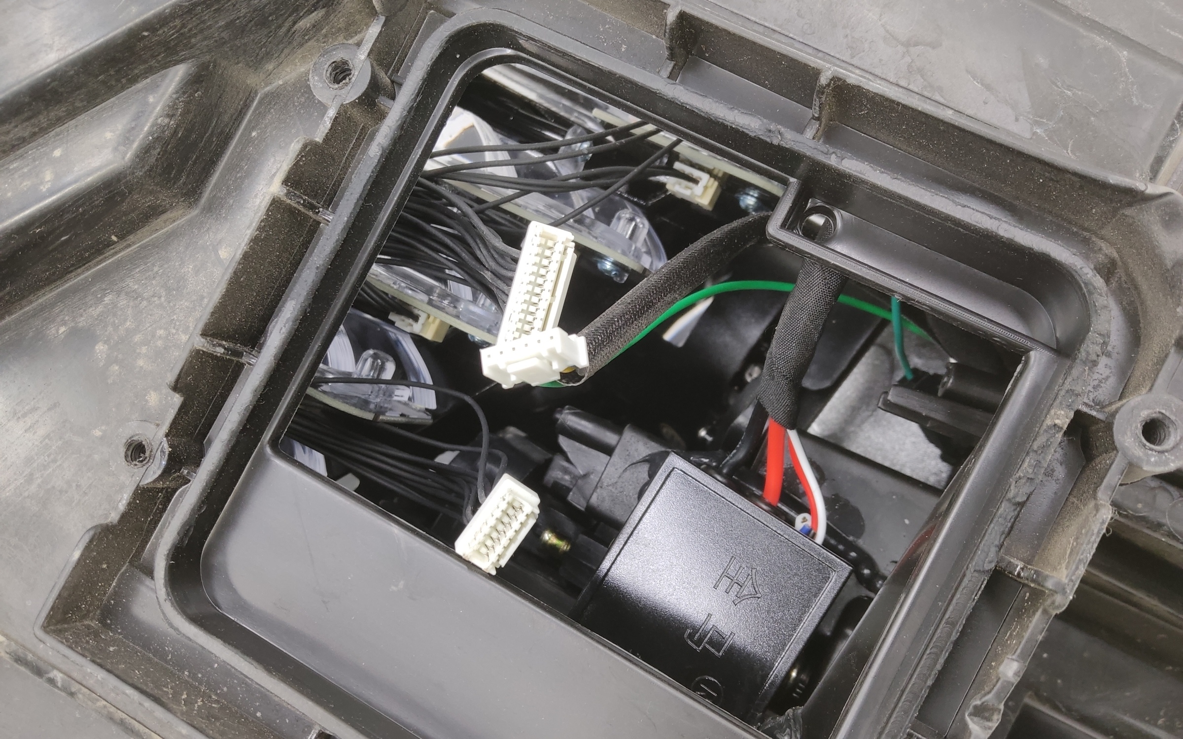 Фара передняя левая Tank 500 LED Черная