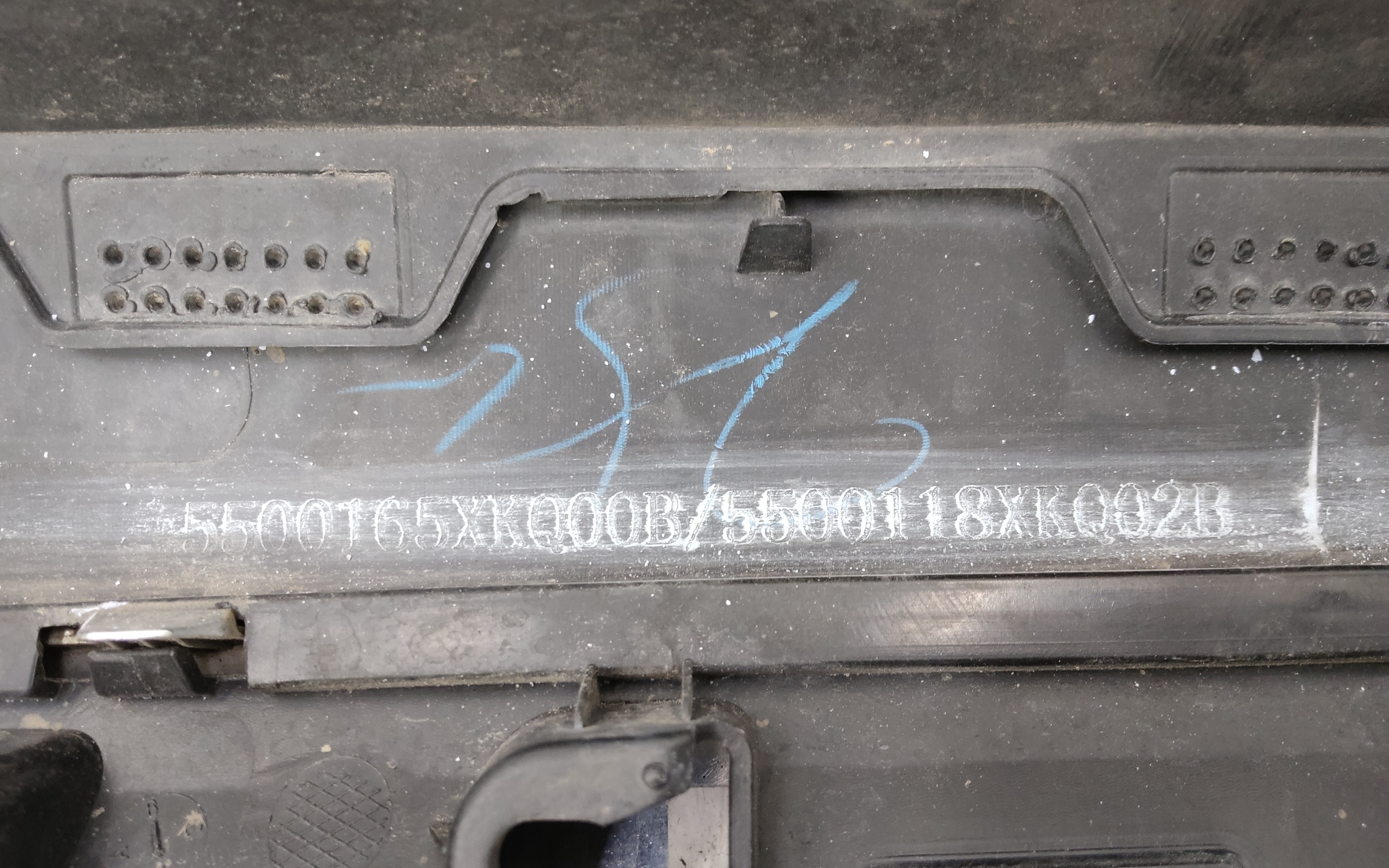 Накладка двери передней правой Haval F7