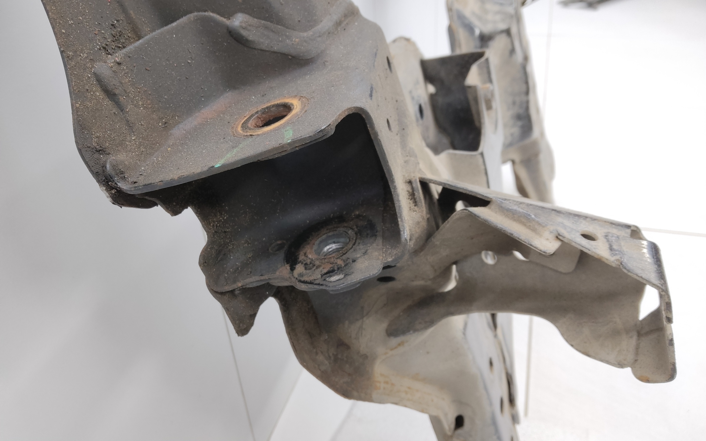 Подрамник передний Haval F7