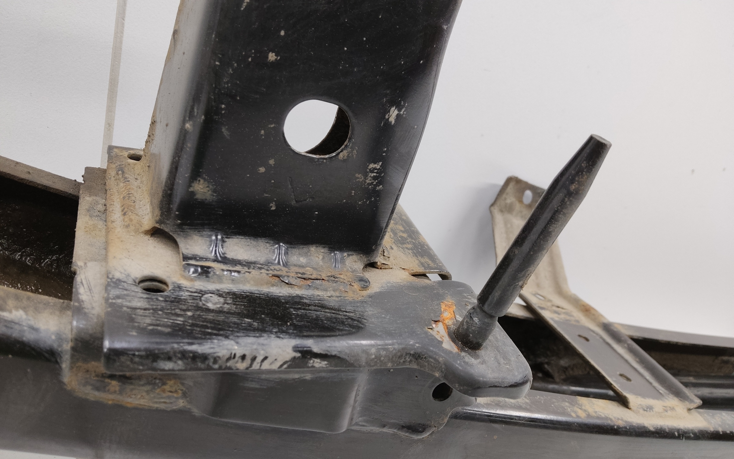 Усилитель заднего бампера Hyundai H1 Starex 2