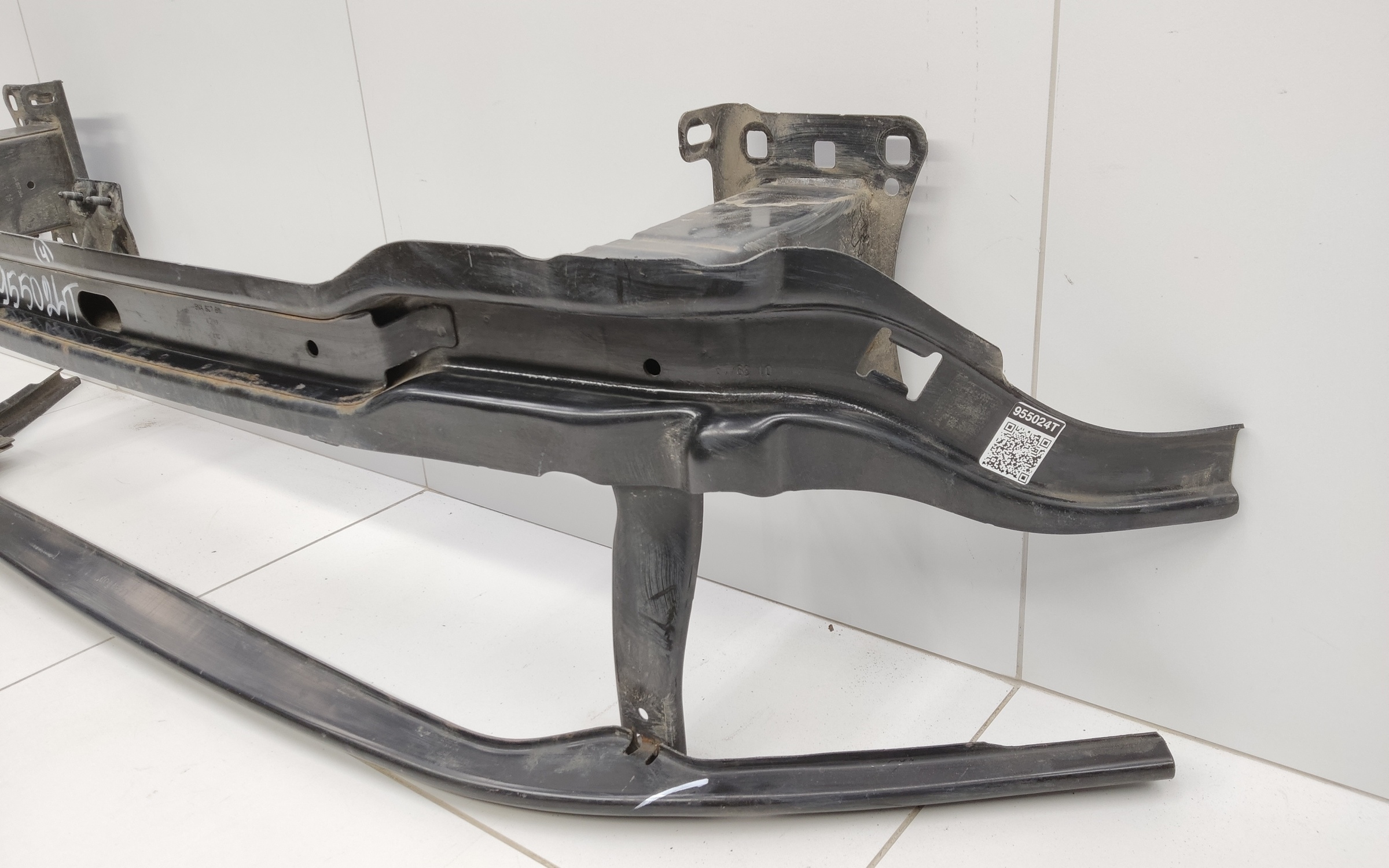 Усилитель переднего бампера Volkswagen Tiguan 2