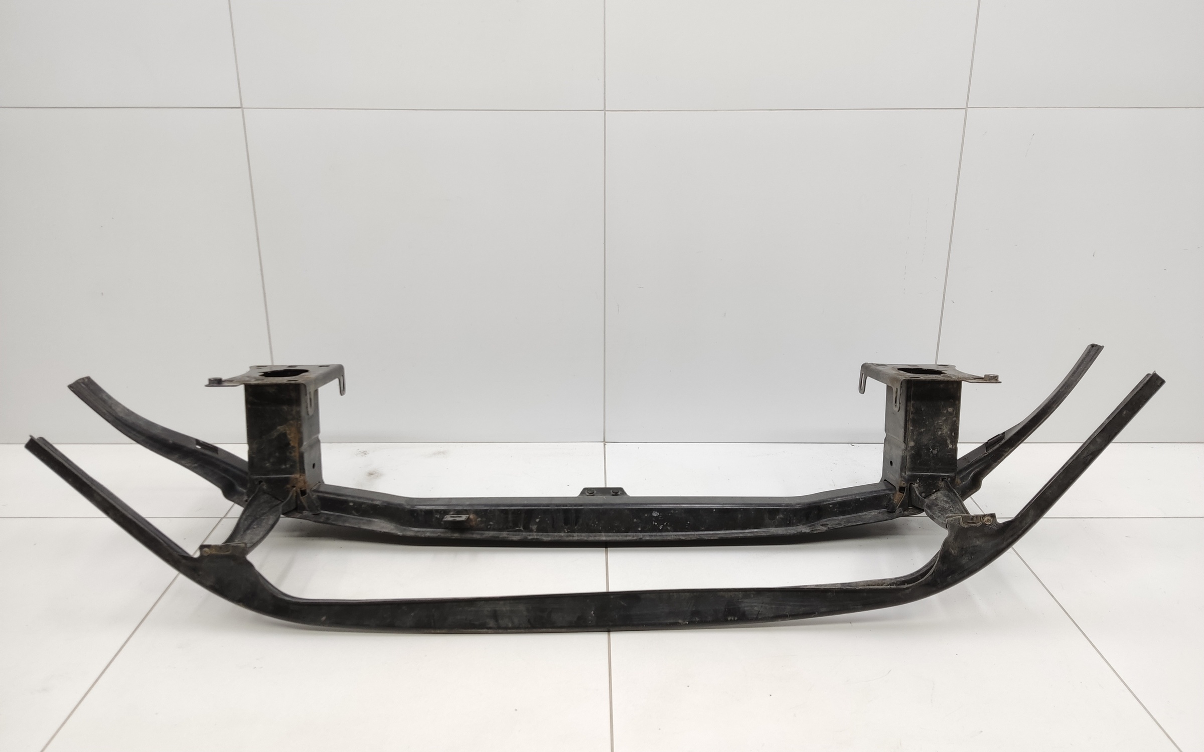 Усилитель переднего бампера Volkswagen Tiguan 2