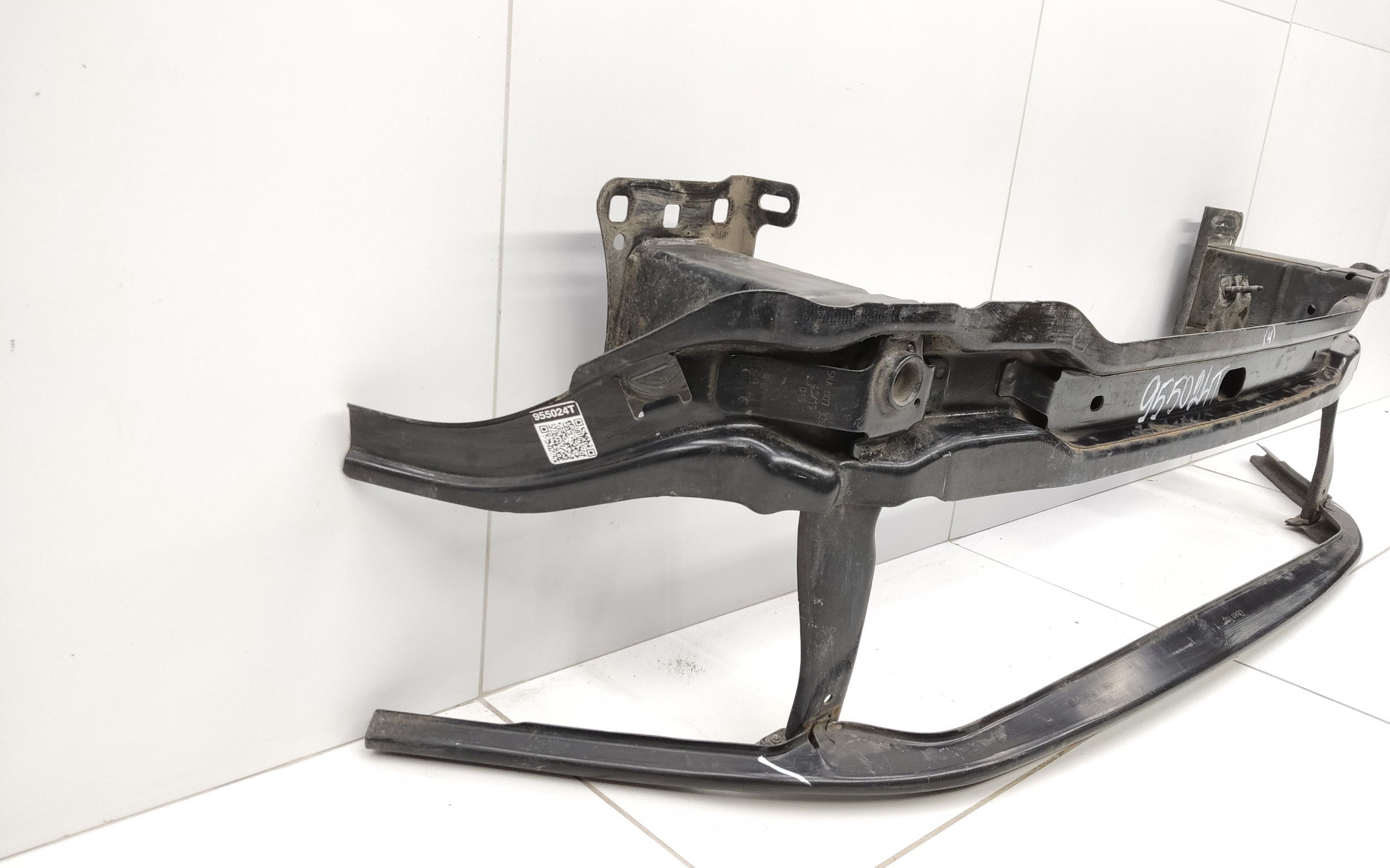 Усилитель переднего бампера Volkswagen Tiguan 2