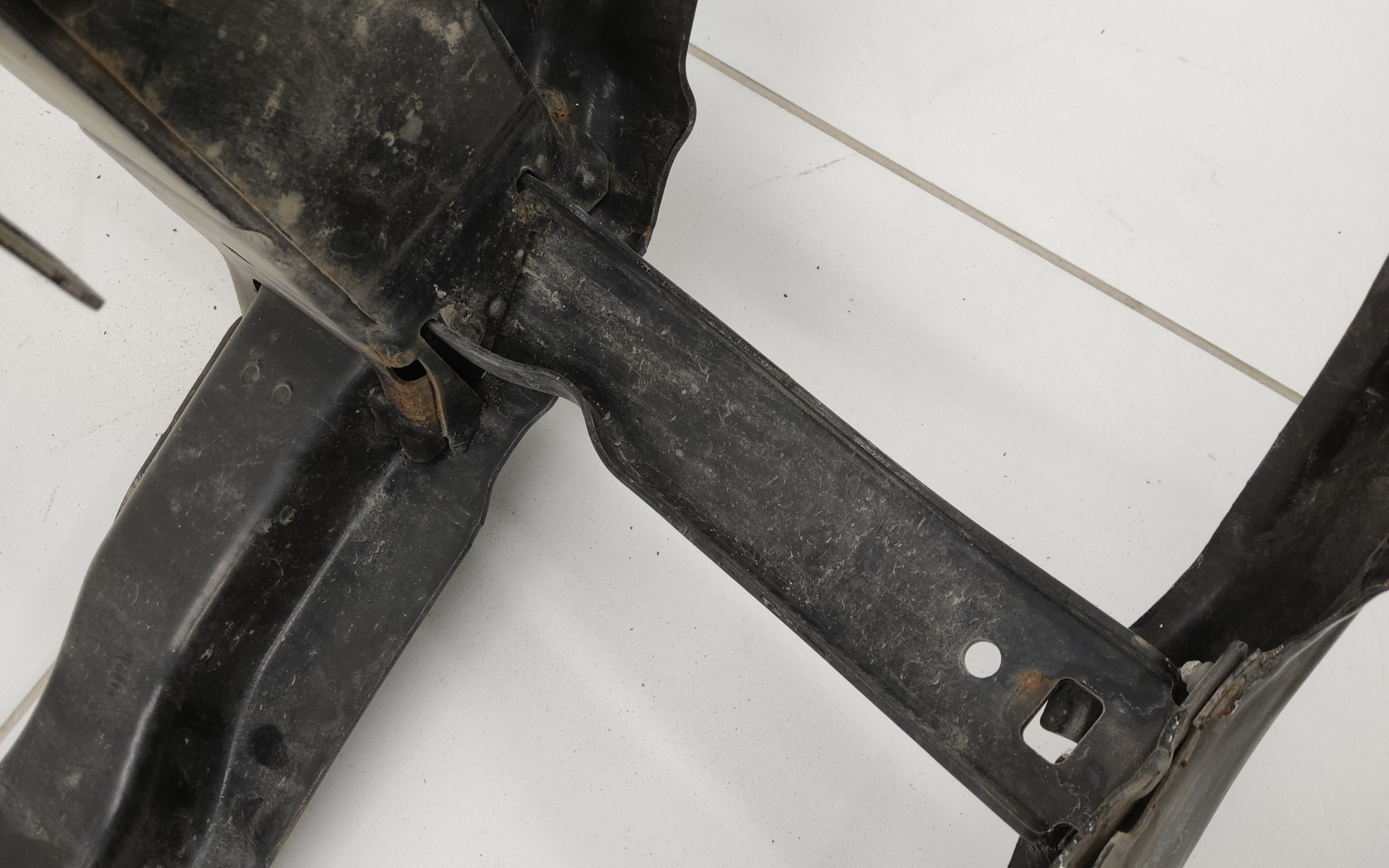 Усилитель переднего бампера Volkswagen Tiguan 2