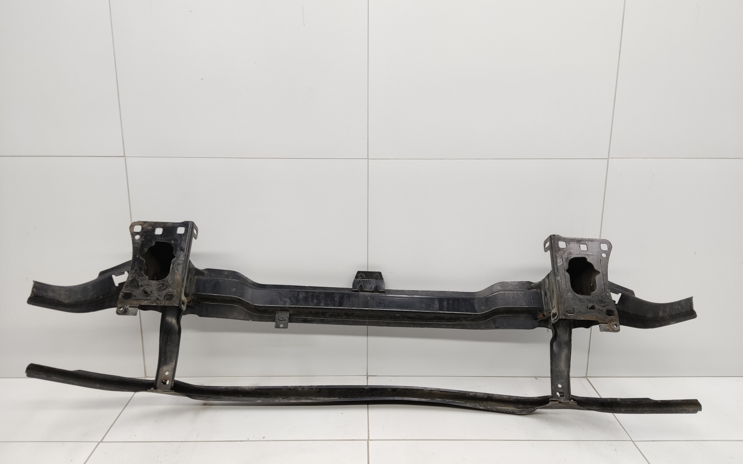 Усилитель переднего бампера Volkswagen Tiguan 2