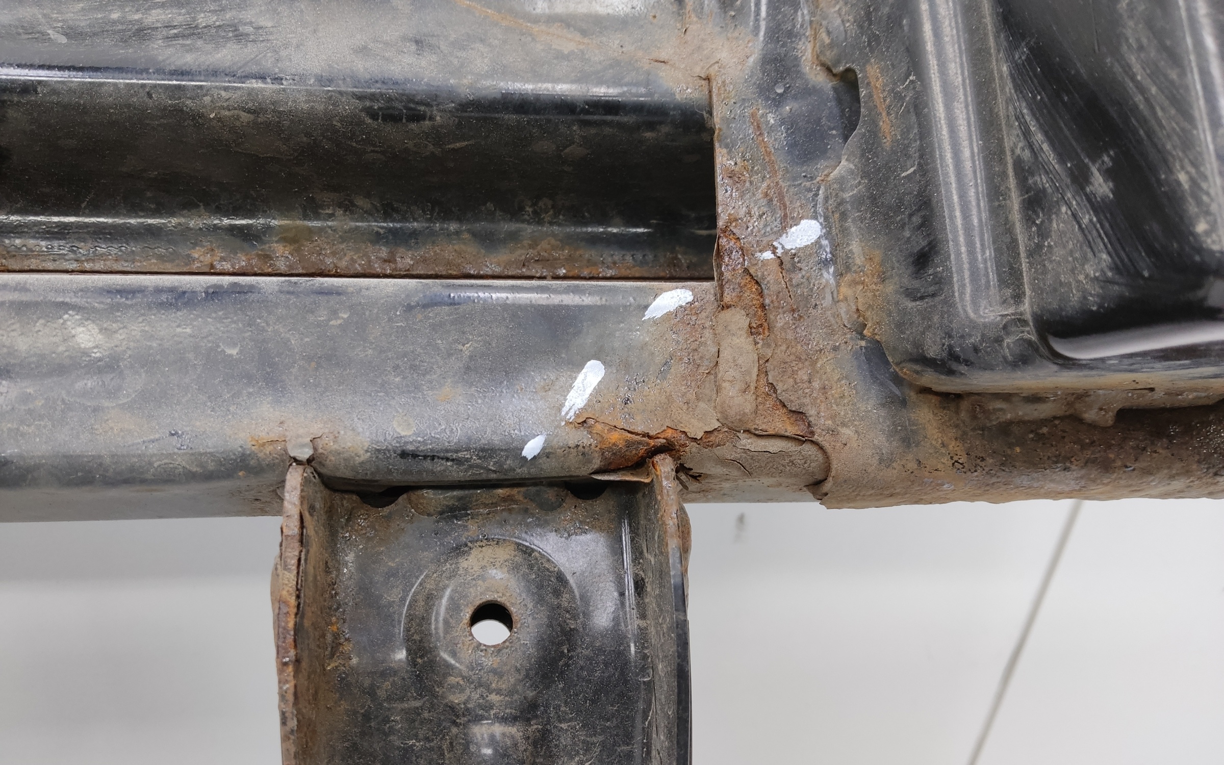 Усилитель переднего бампера Hyundai Solaris 2