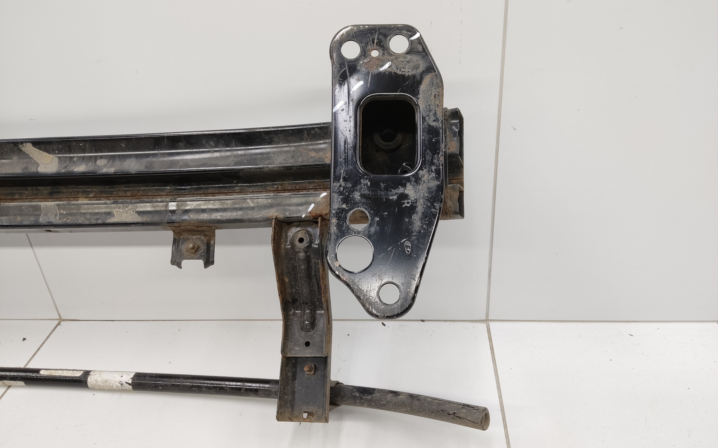 Усилитель переднего бампера Hyundai Solaris 2