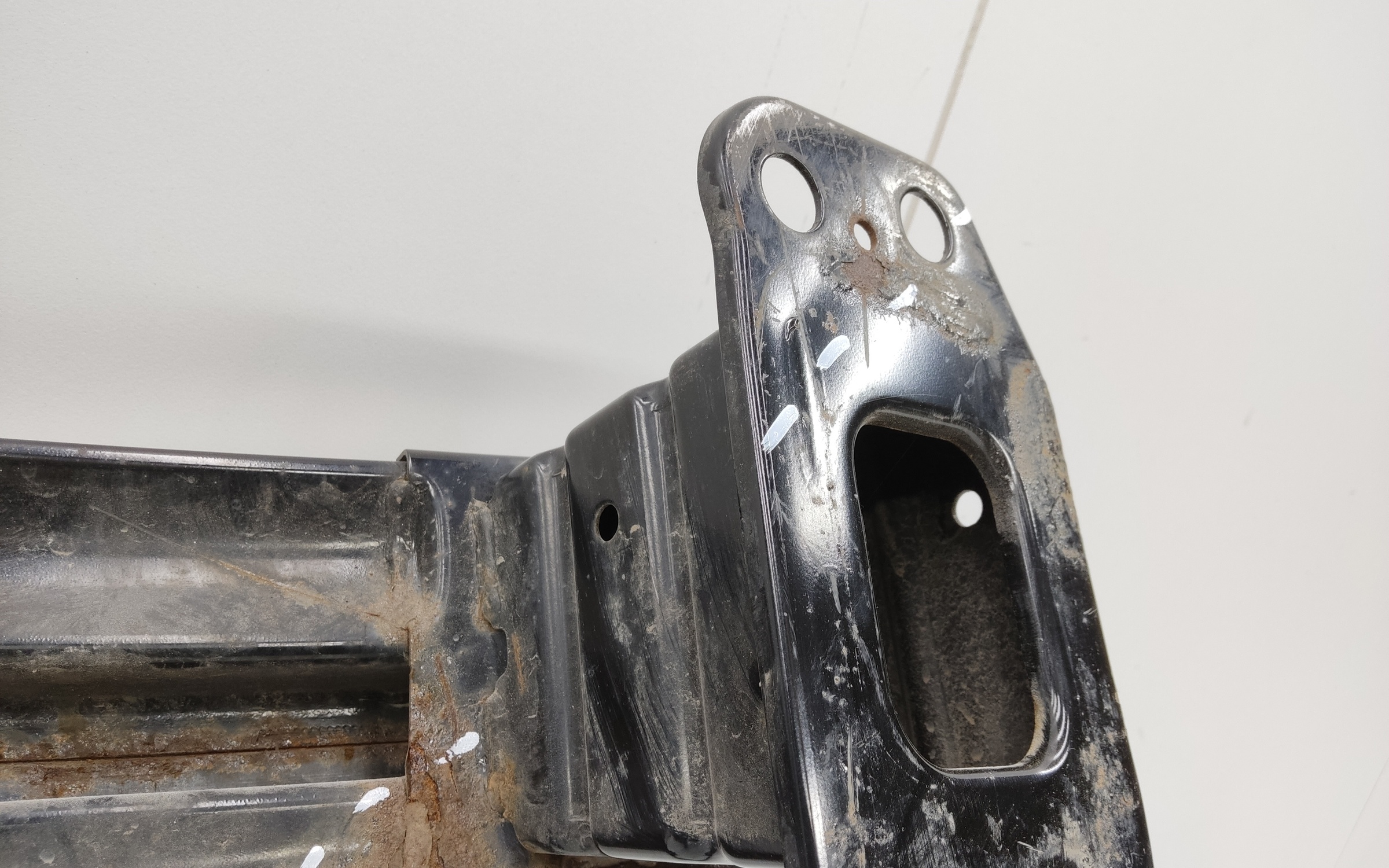 Усилитель переднего бампера Hyundai Solaris 2