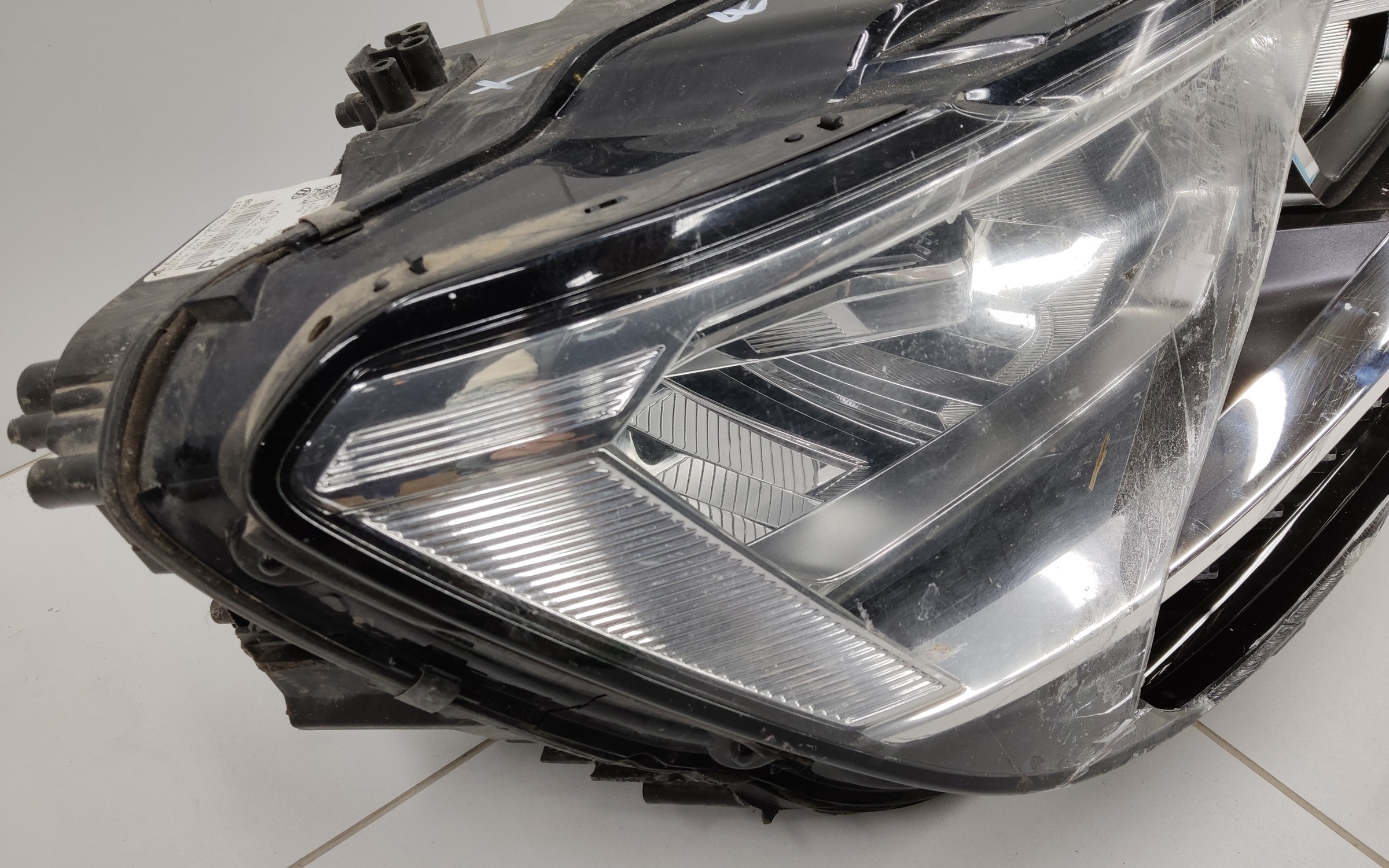 Фара передняя правая Volkswagen Tiguan 2 LED