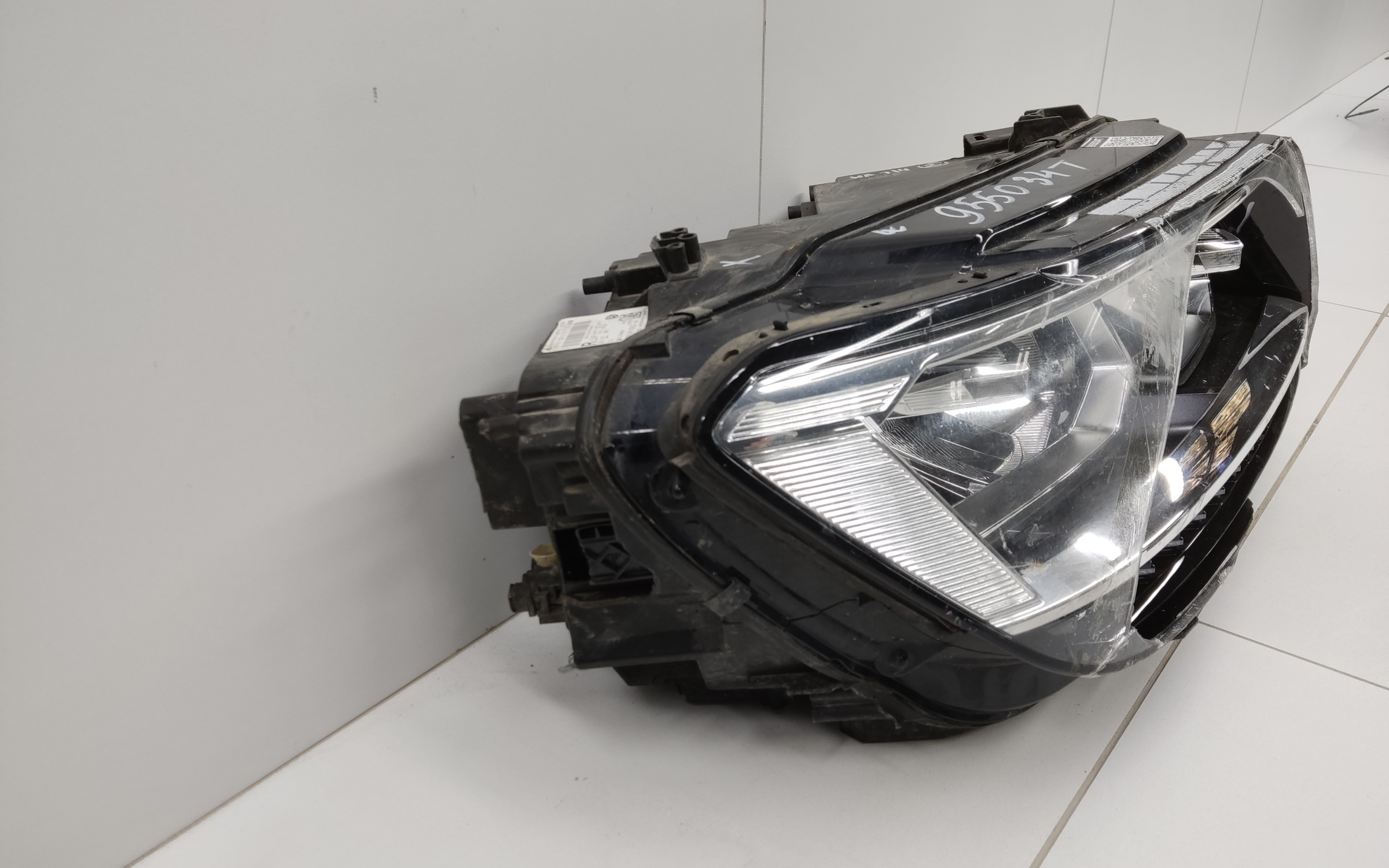 Фара передняя правая Volkswagen Tiguan 2 LED