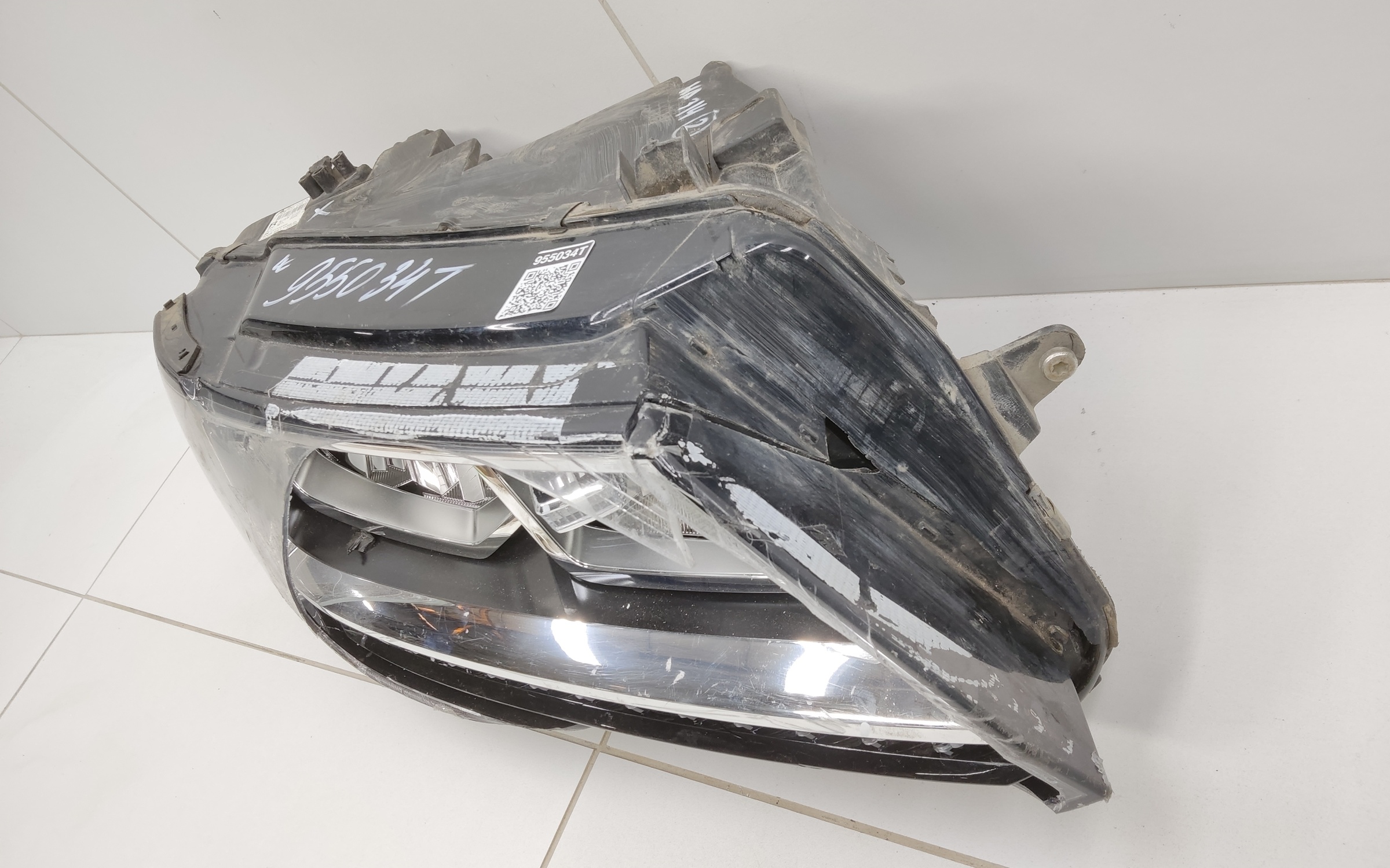 Фара передняя правая Volkswagen Tiguan 2 LED