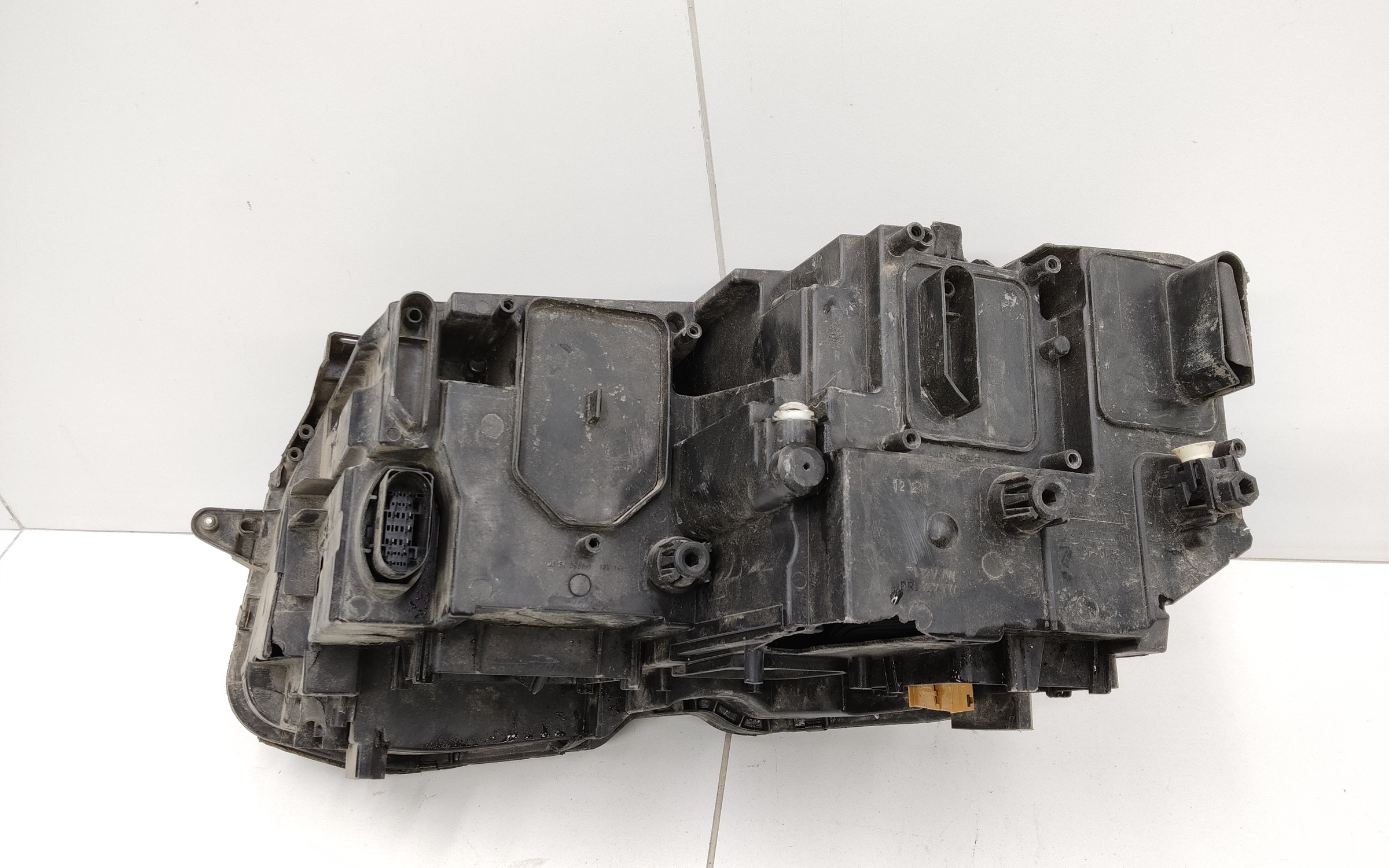 Фара передняя правая Volkswagen Tiguan 2 LED