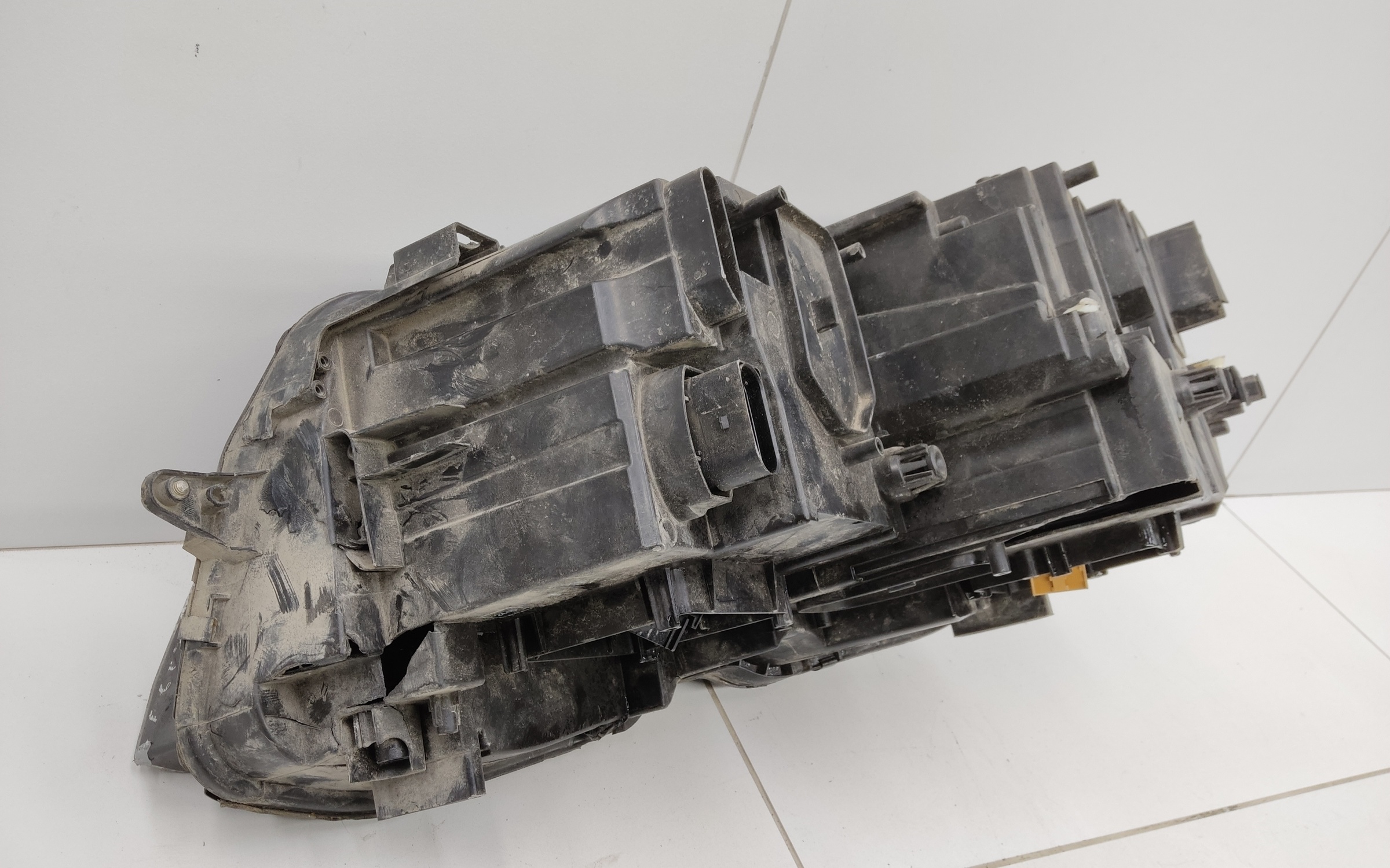 Фара передняя правая Volkswagen Tiguan 2 LED