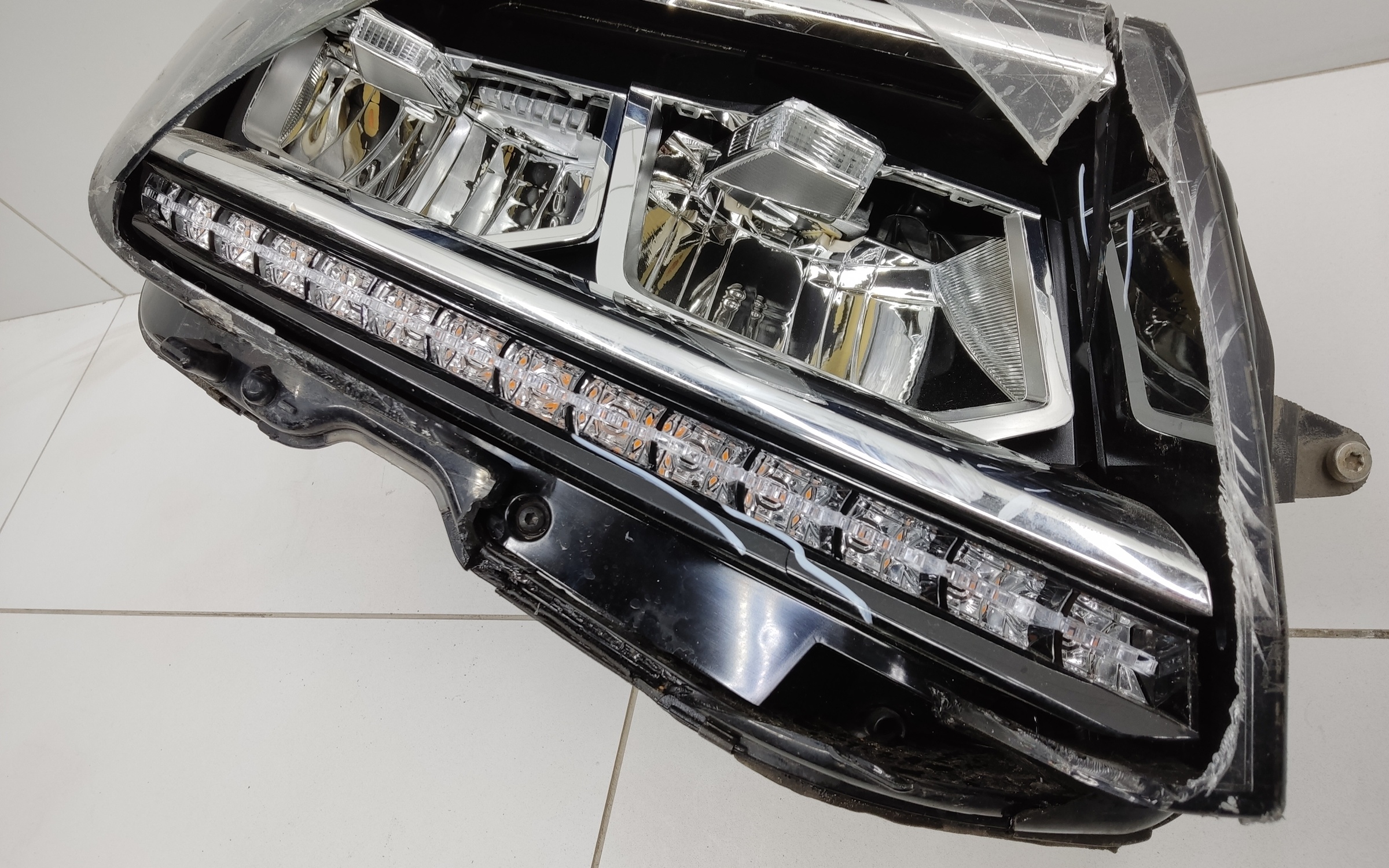 Фара передняя правая Volkswagen Tiguan 2 LED