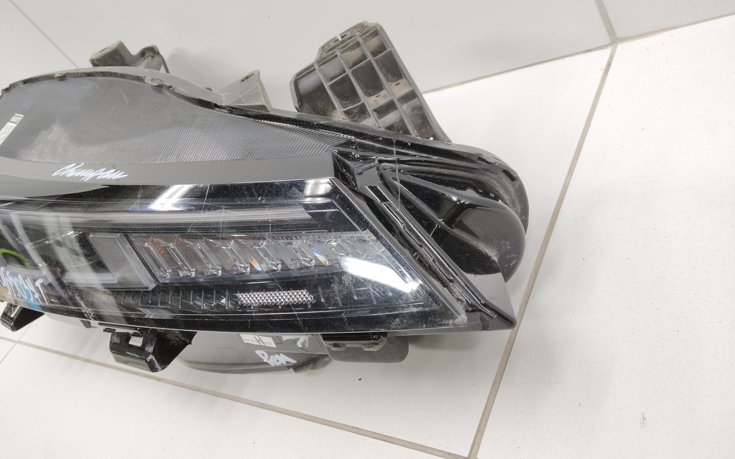 Фара передняя правая Changan Lamore LED