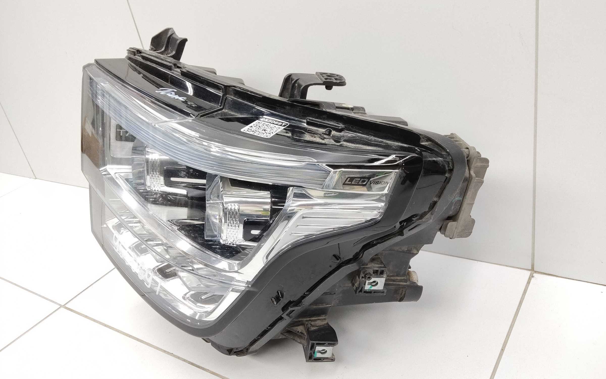 Фара передняя левая Tank 500 LED