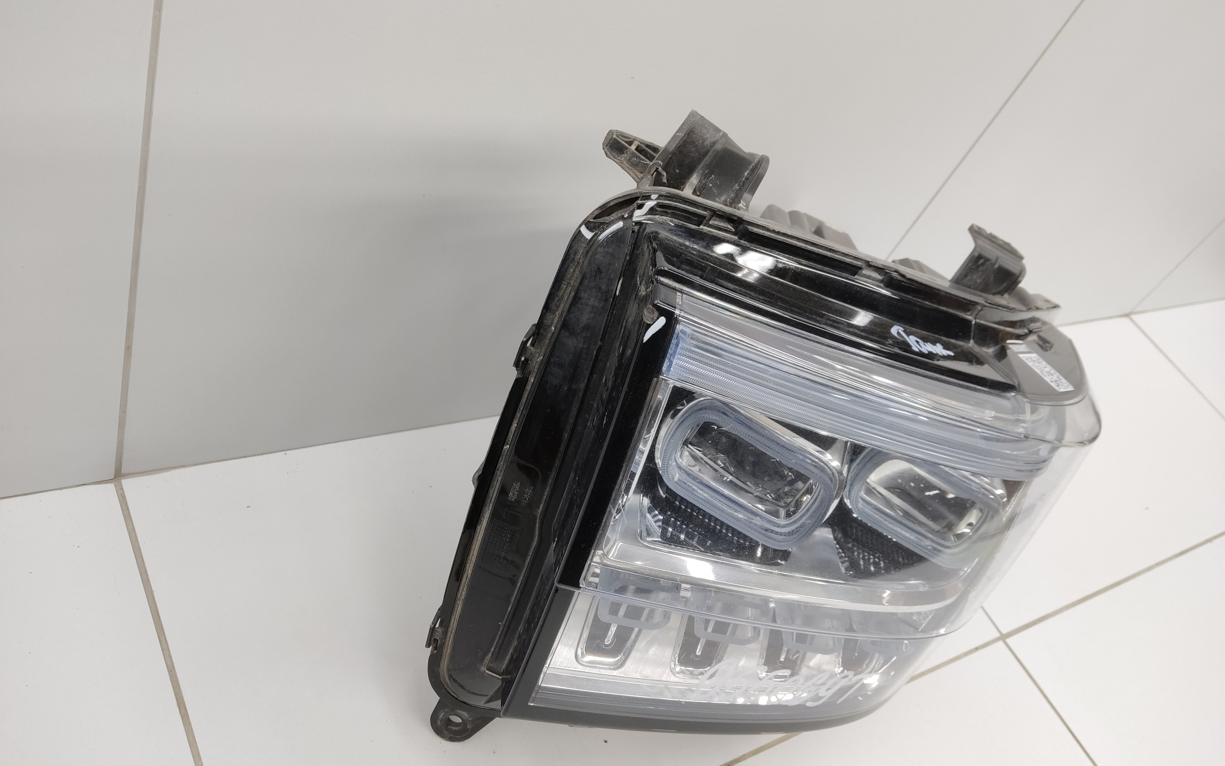 Фара передняя левая Tank 500 LED