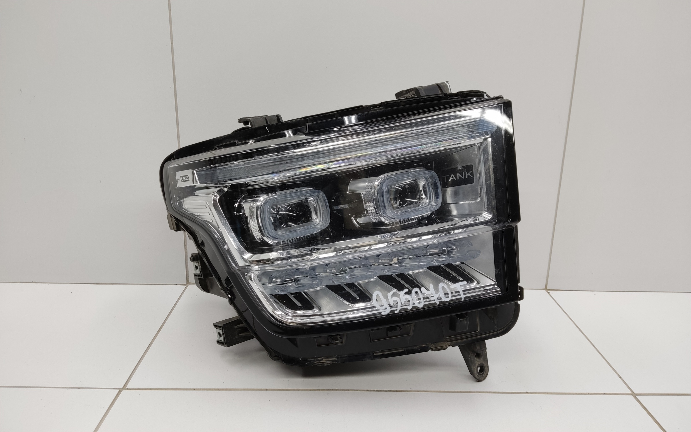 Фара передняя правая Tank 500 LED