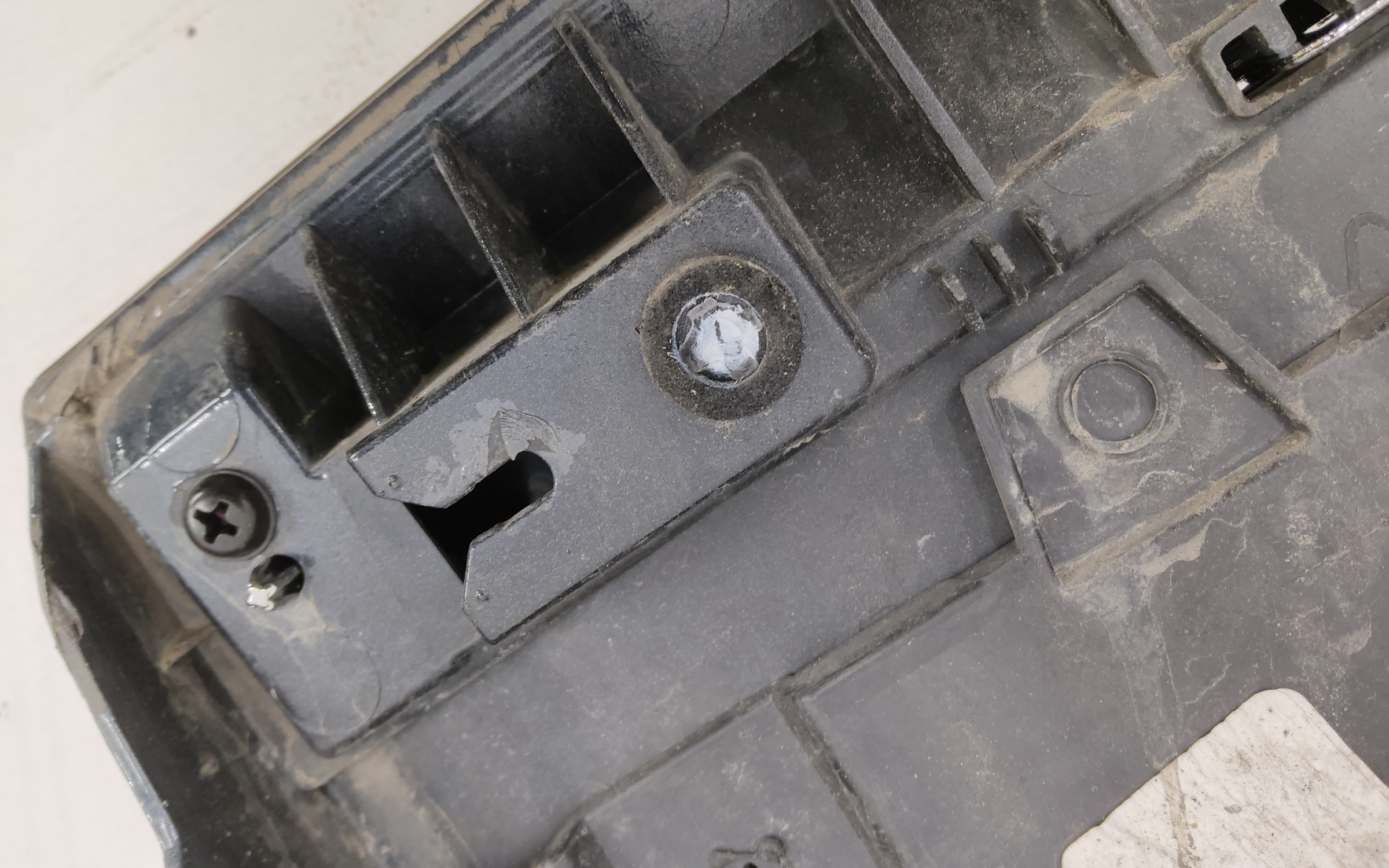 Накладка двери задней правой Geely Monjaro