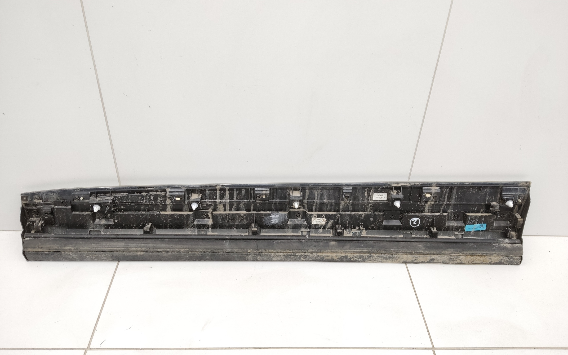 Накладка двери передней правой Geely Monjaro