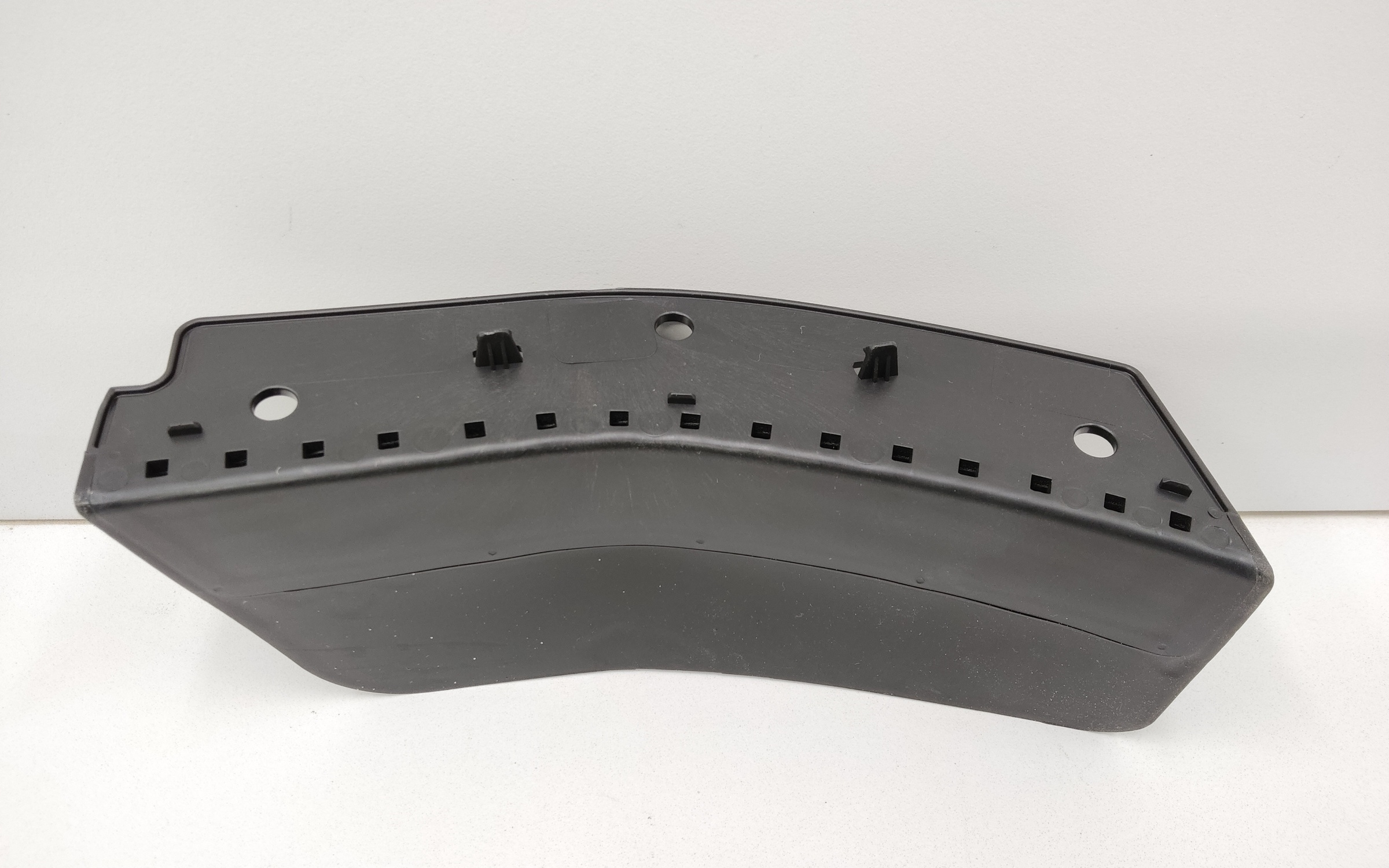 Брызговик передний левый Geely Monjaro