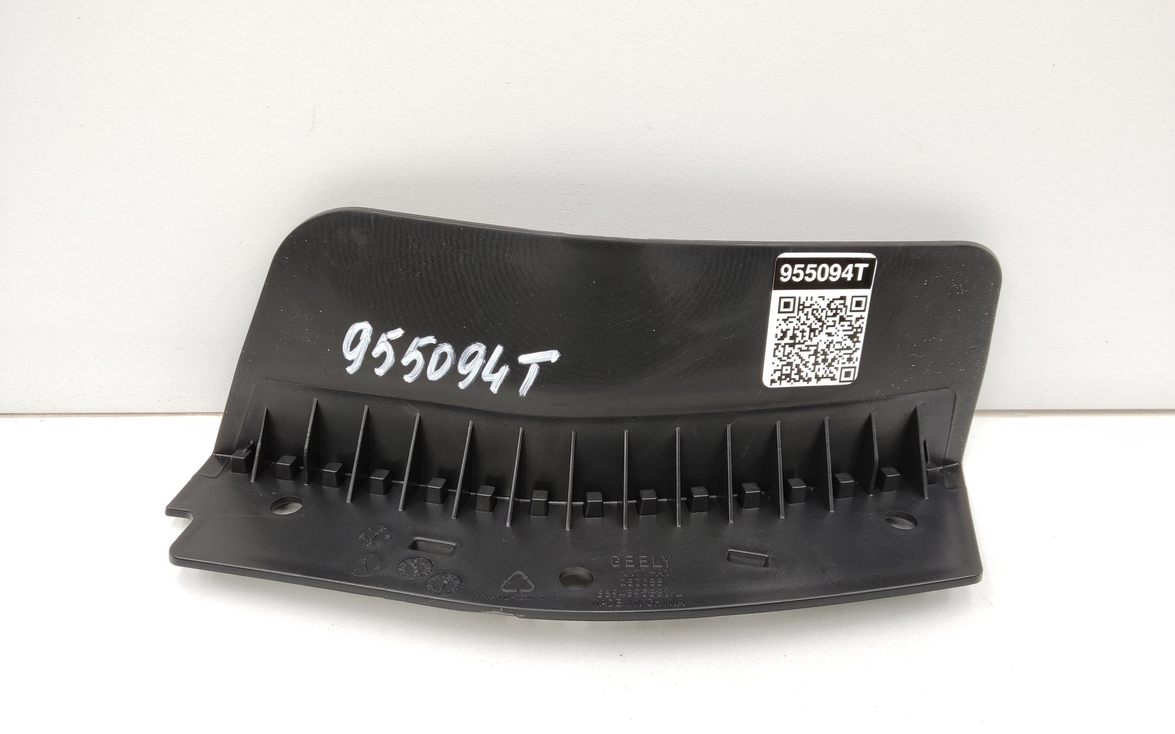 Брызговик передний левый Geely Monjaro