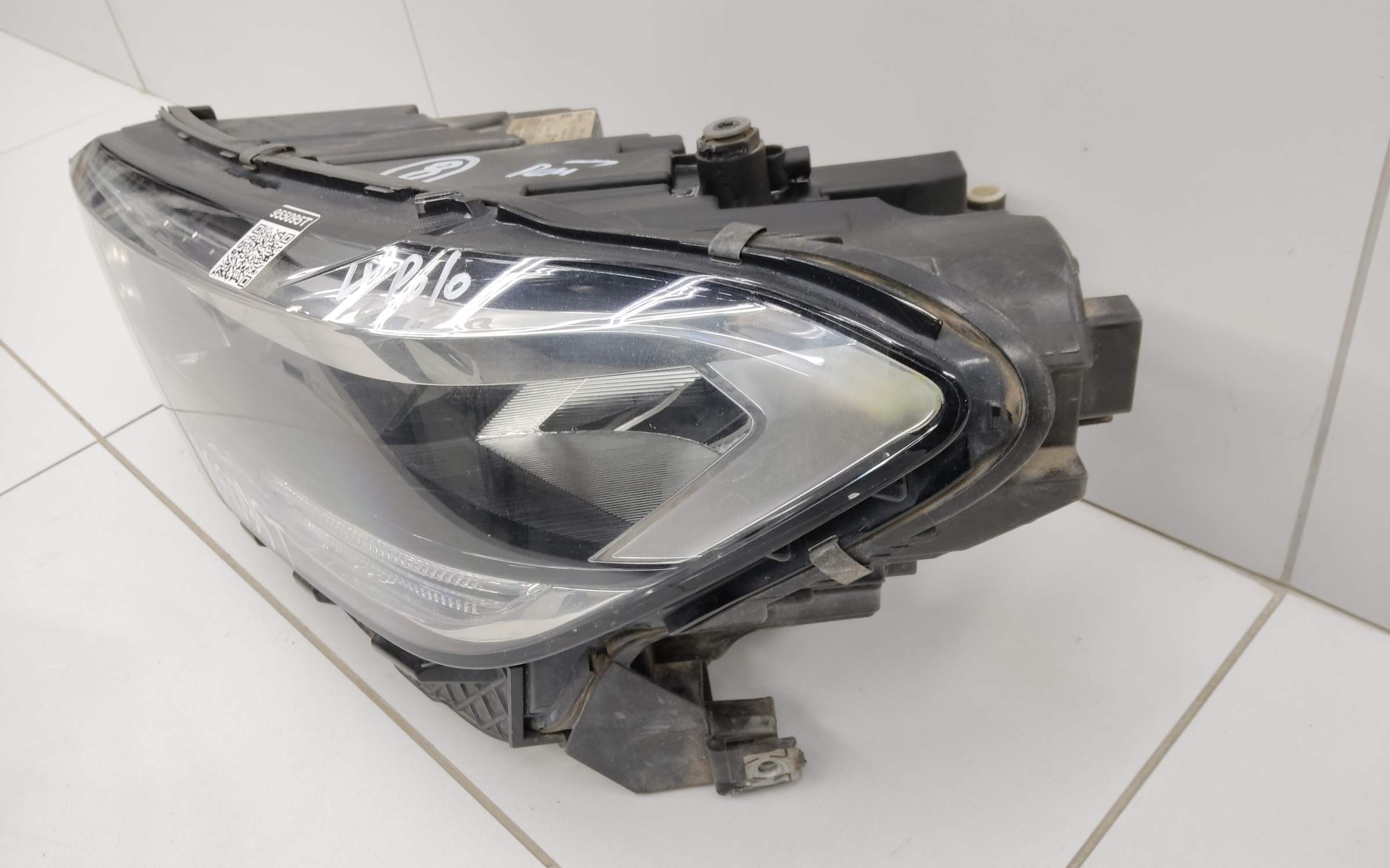 Фара передняя левая Volkswagen Polo 6 Liftback LED