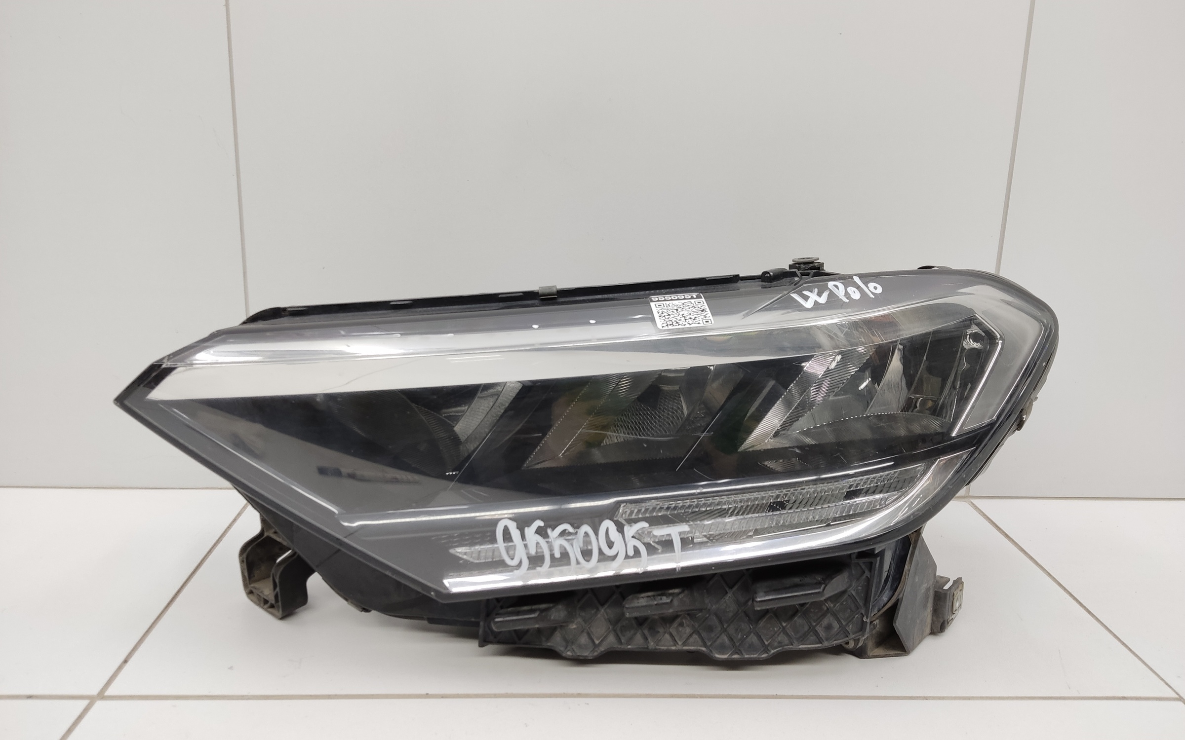 Фара передняя левая Volkswagen Polo 6 Liftback LED