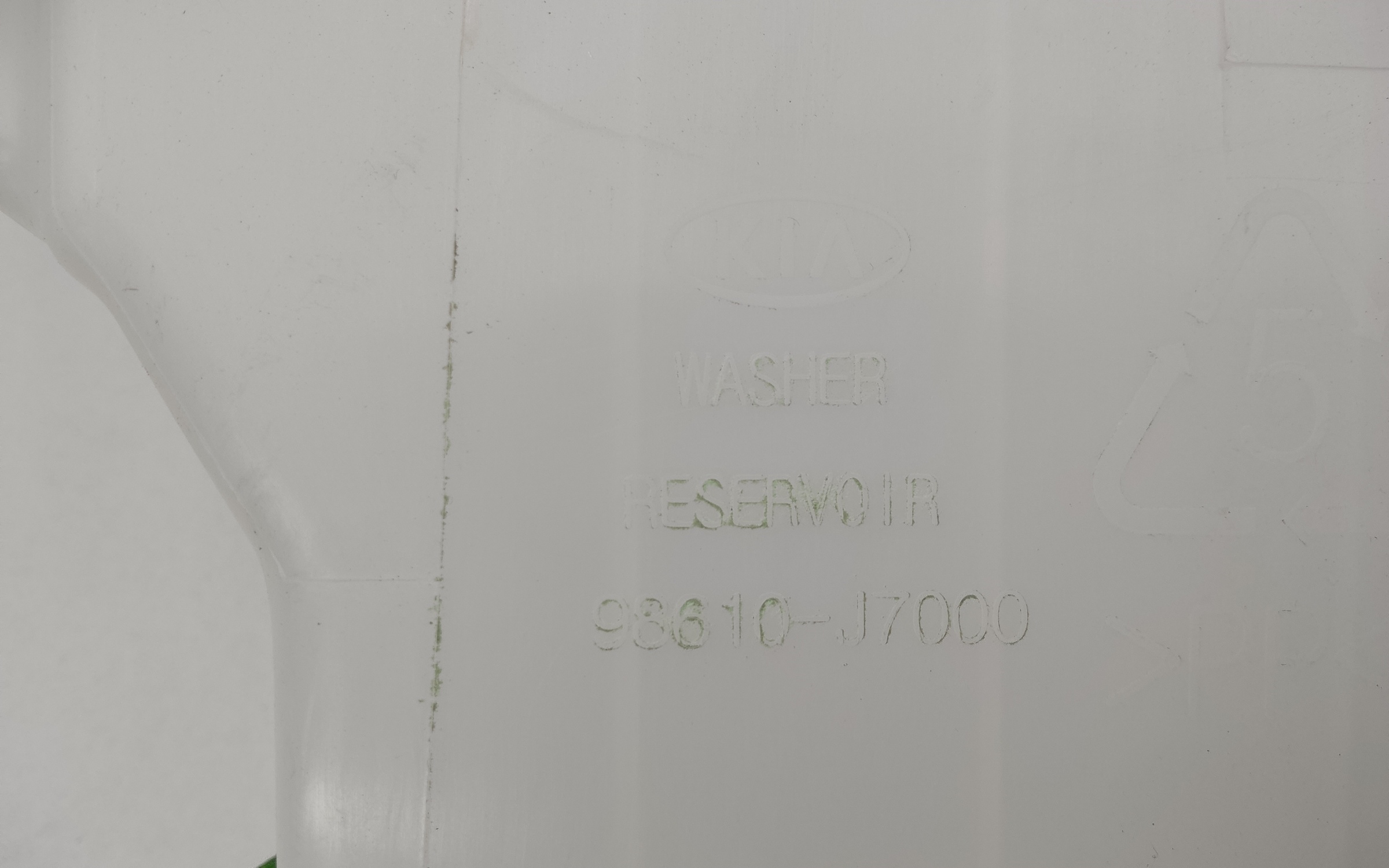 Бачок омывателя Kia Ceed 3