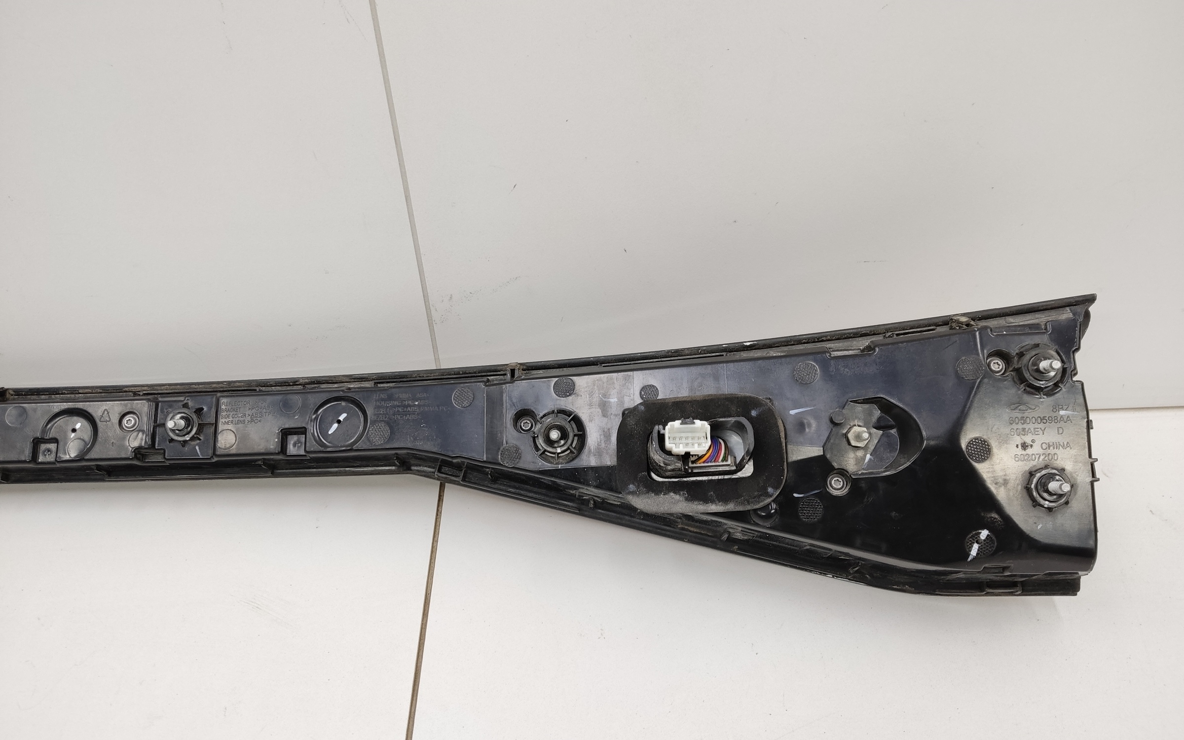 Фонарь крышки багажника центральный Chery Tiggo 8 Pro LED