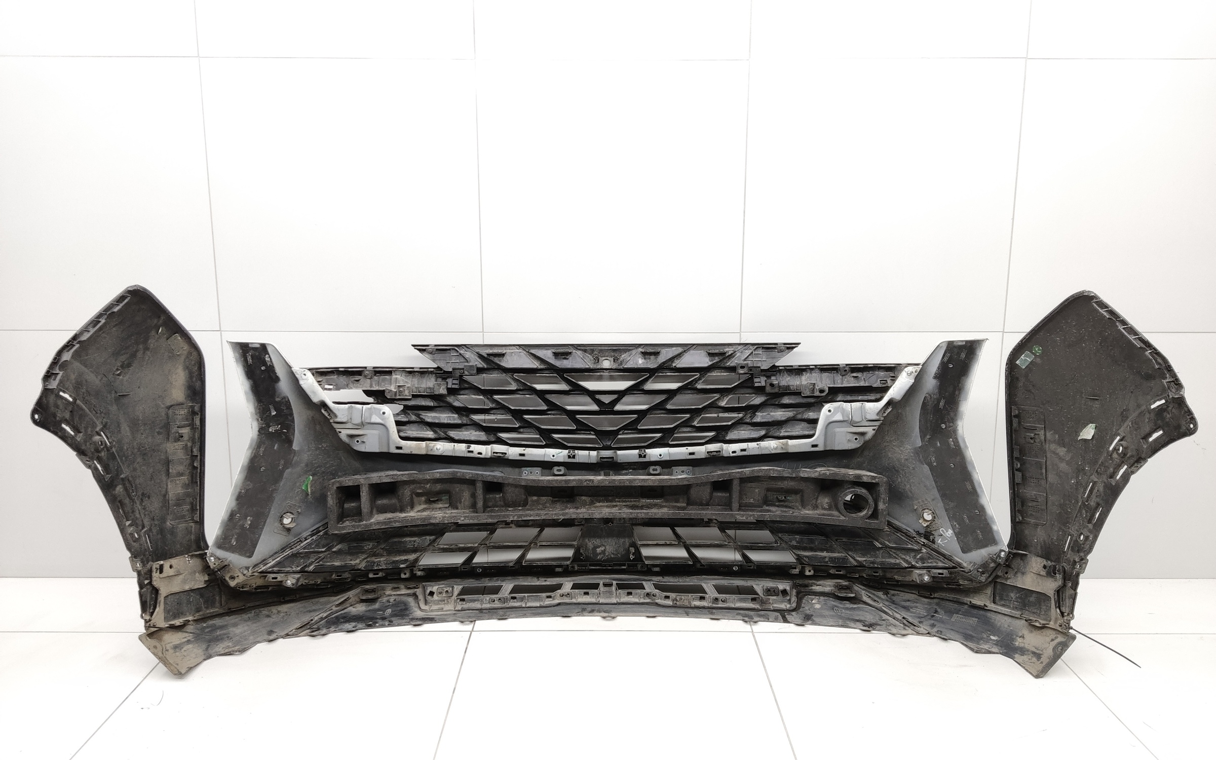 Бампер передний Geely Atlas 2