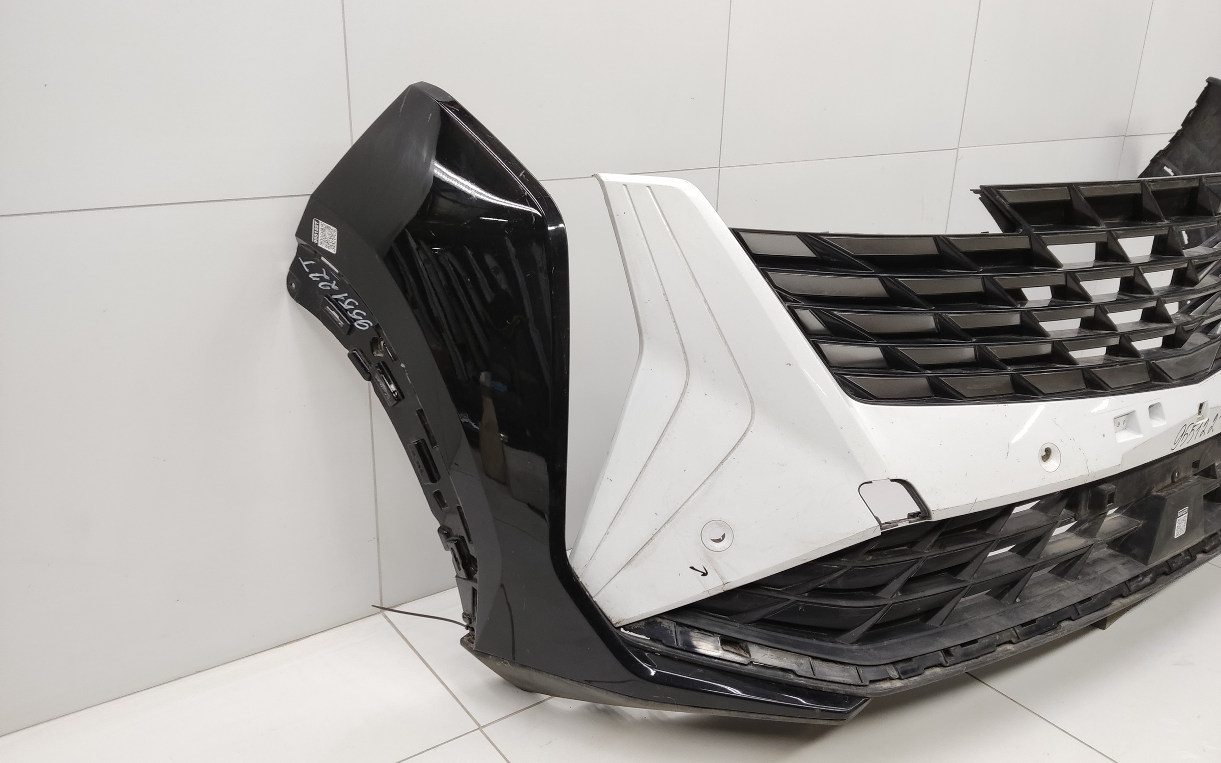 Бампер передний Geely Atlas 2