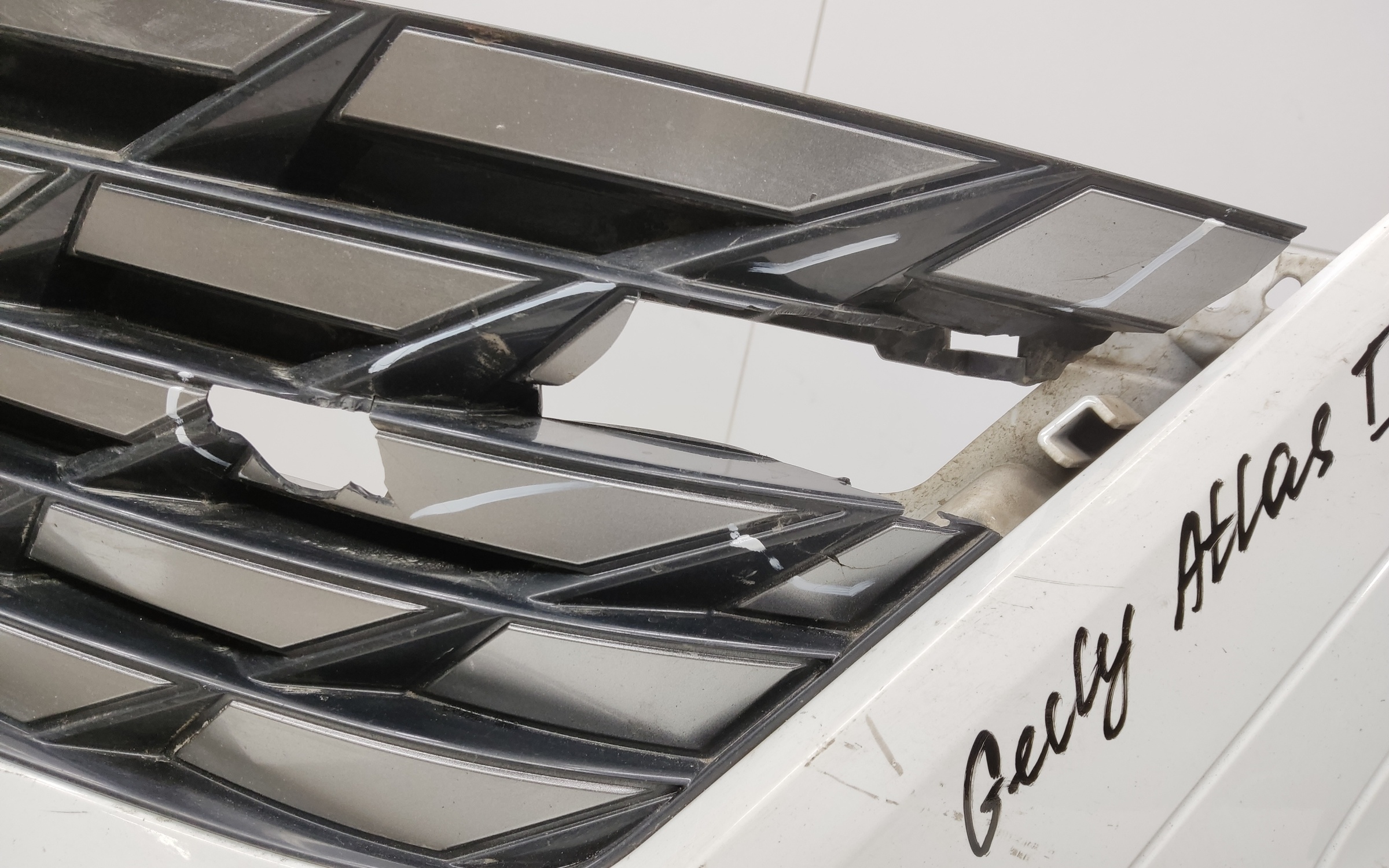 Бампер передний Geely Atlas 2