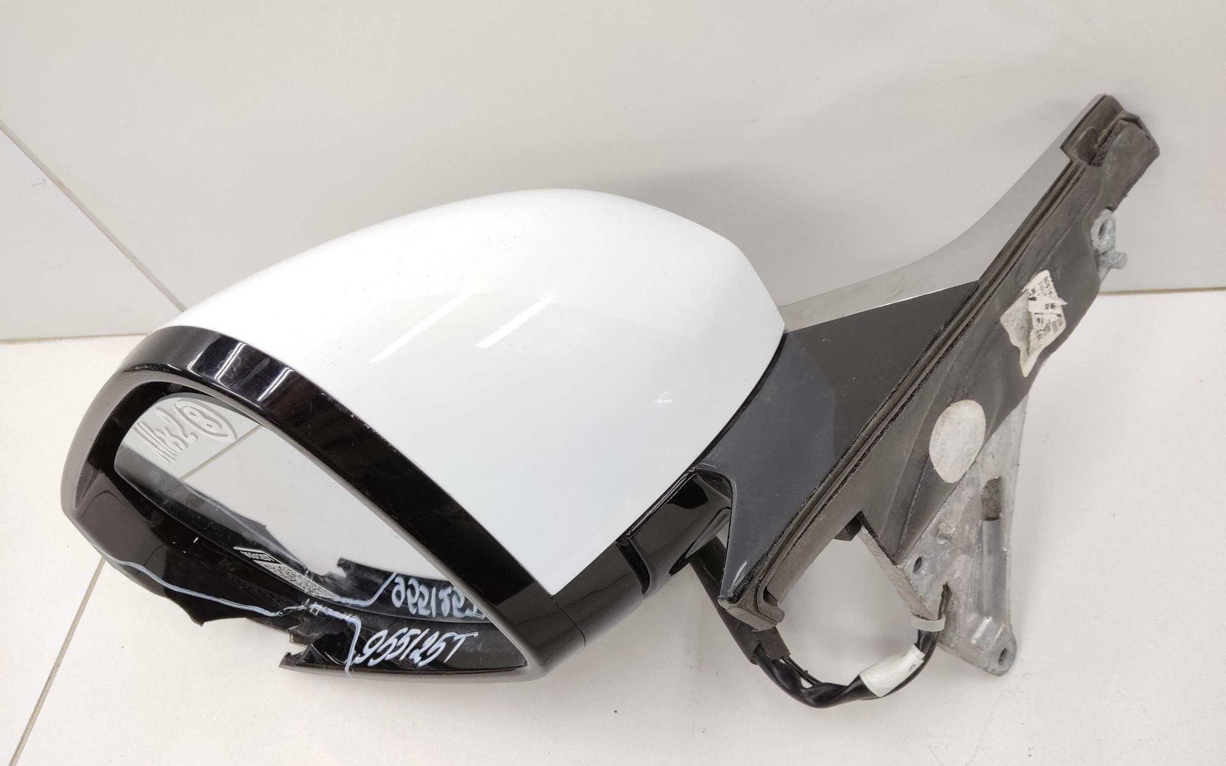 Зеркало левое Geely Atlas 2 8+1 контактов