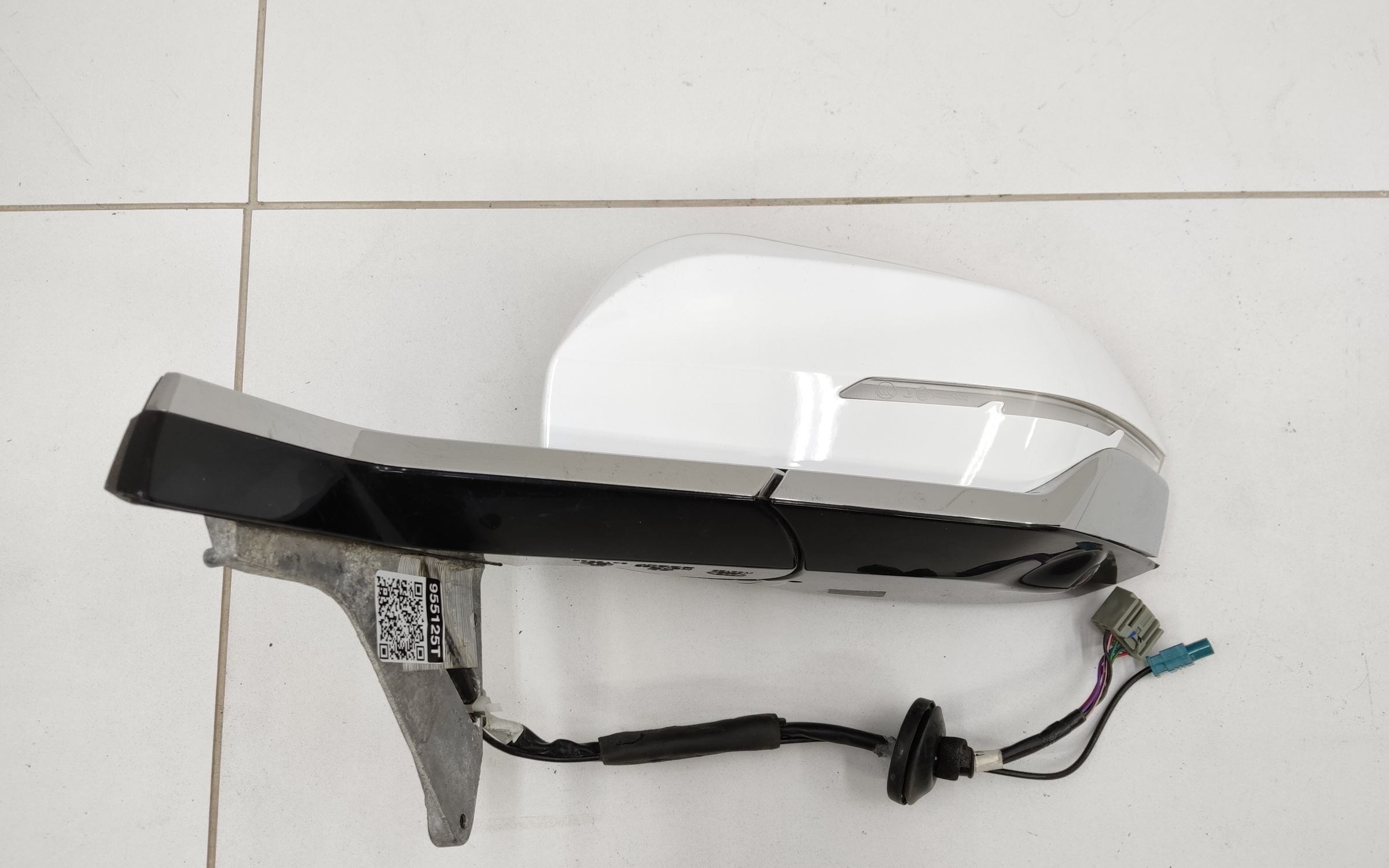 Зеркало левое Geely Atlas 2 8+1 контактов