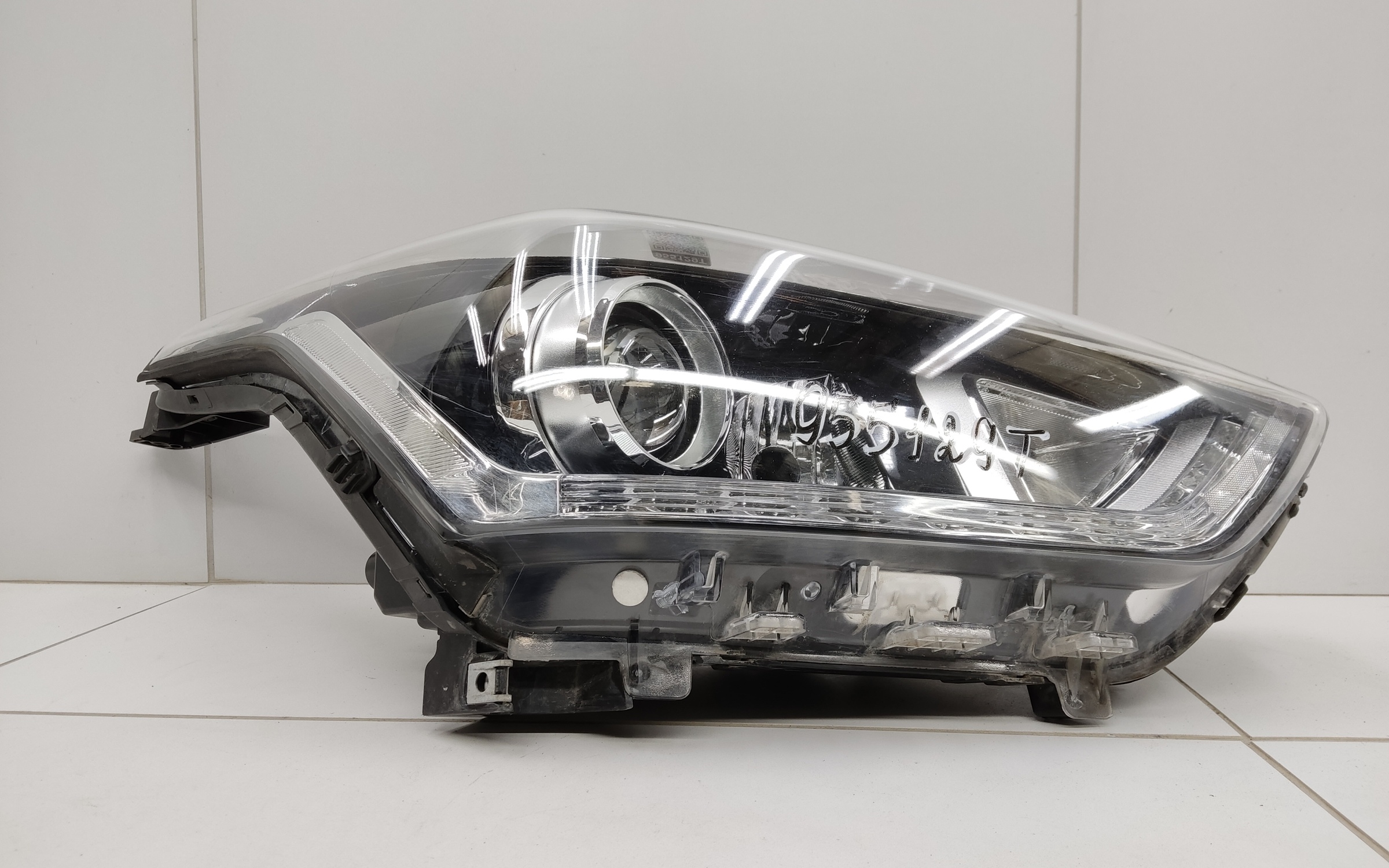 Фара передняя правая Hyundai Creta 1 линза с ДХО черная