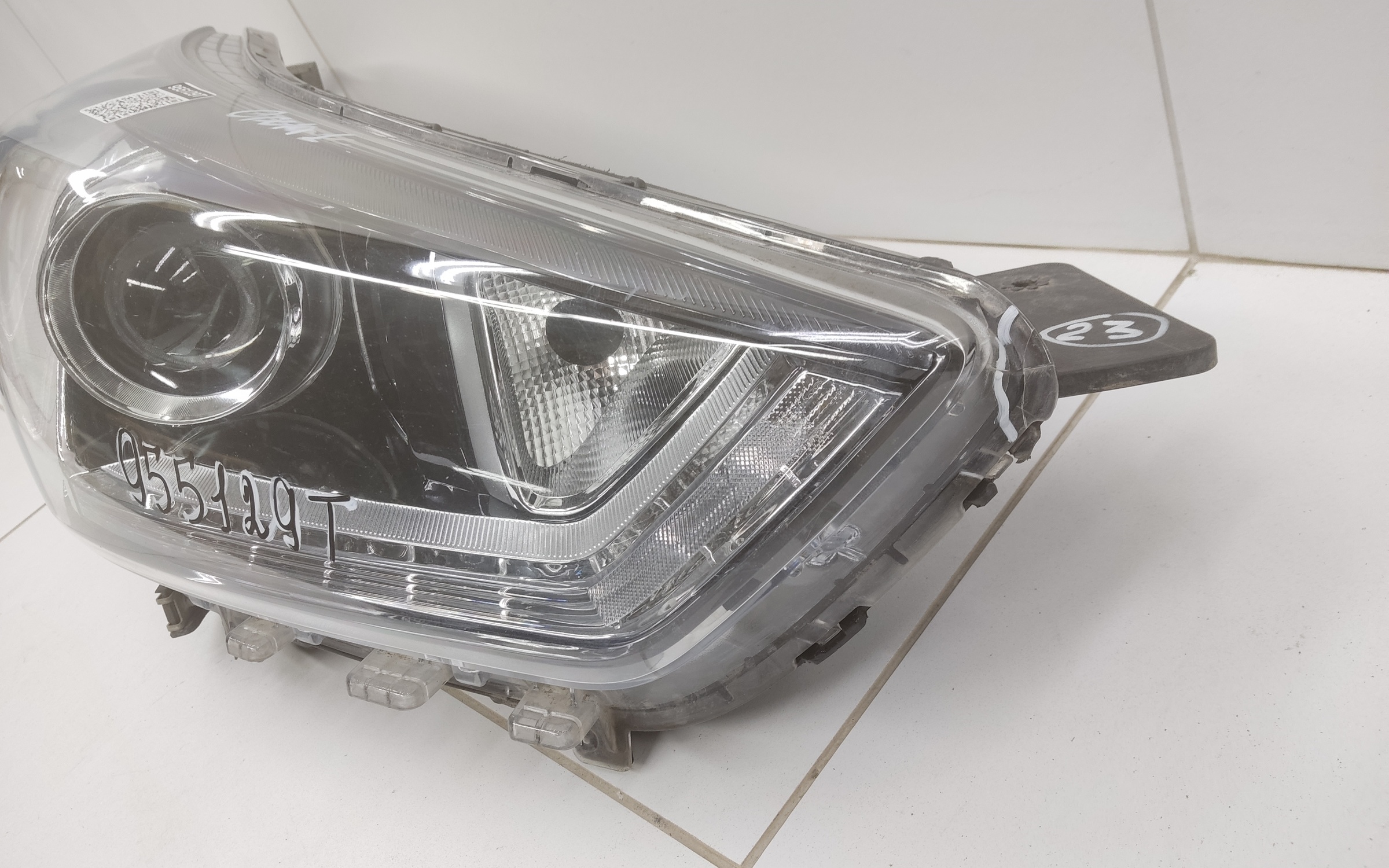 Фара передняя правая Hyundai Creta 1 линза с ДХО черная