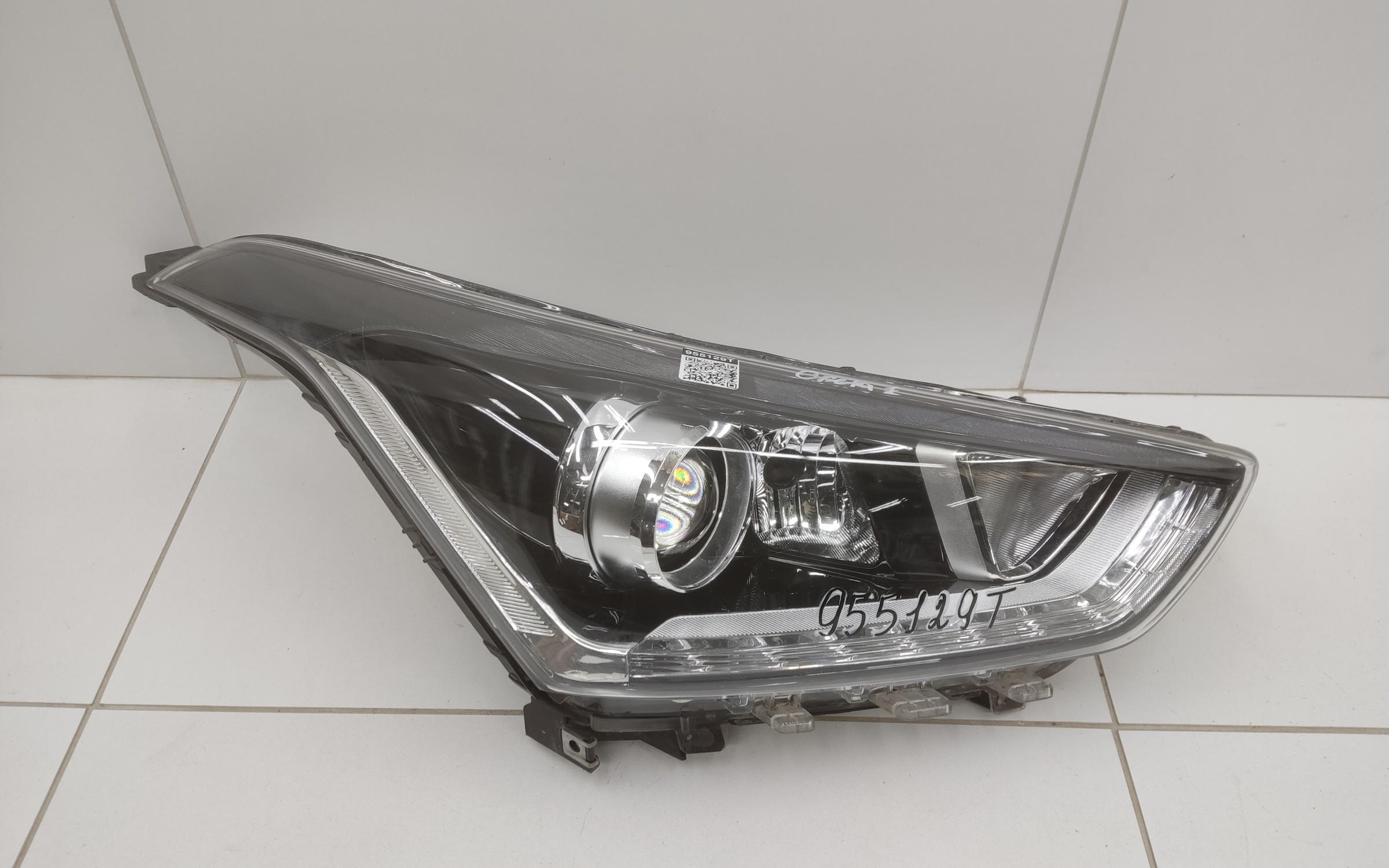 Фара передняя правая Hyundai Creta 1 линза с ДХО черная