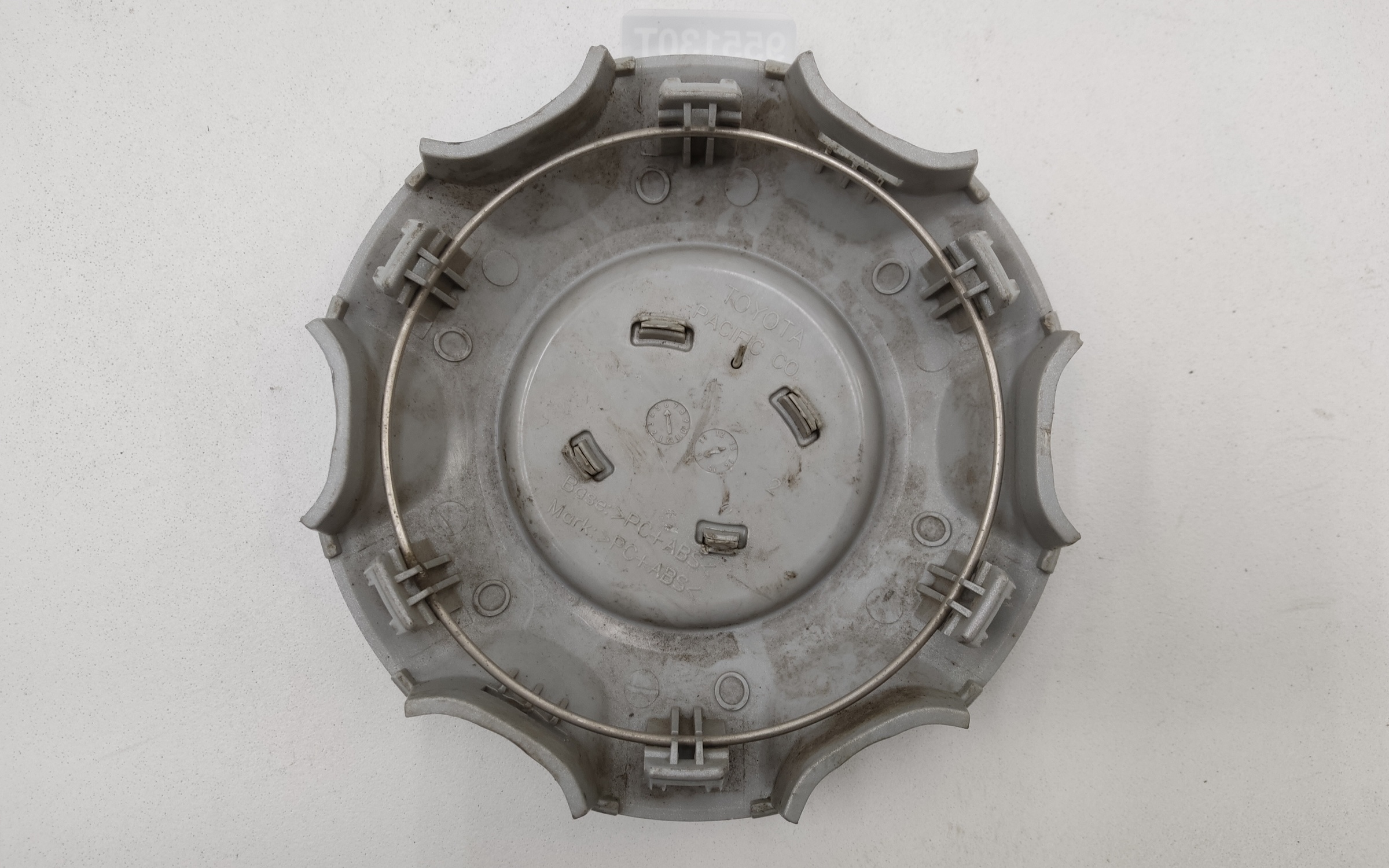 Колпачок ступицы литого диска Toyota Land Cruiser Prado 150 Restail