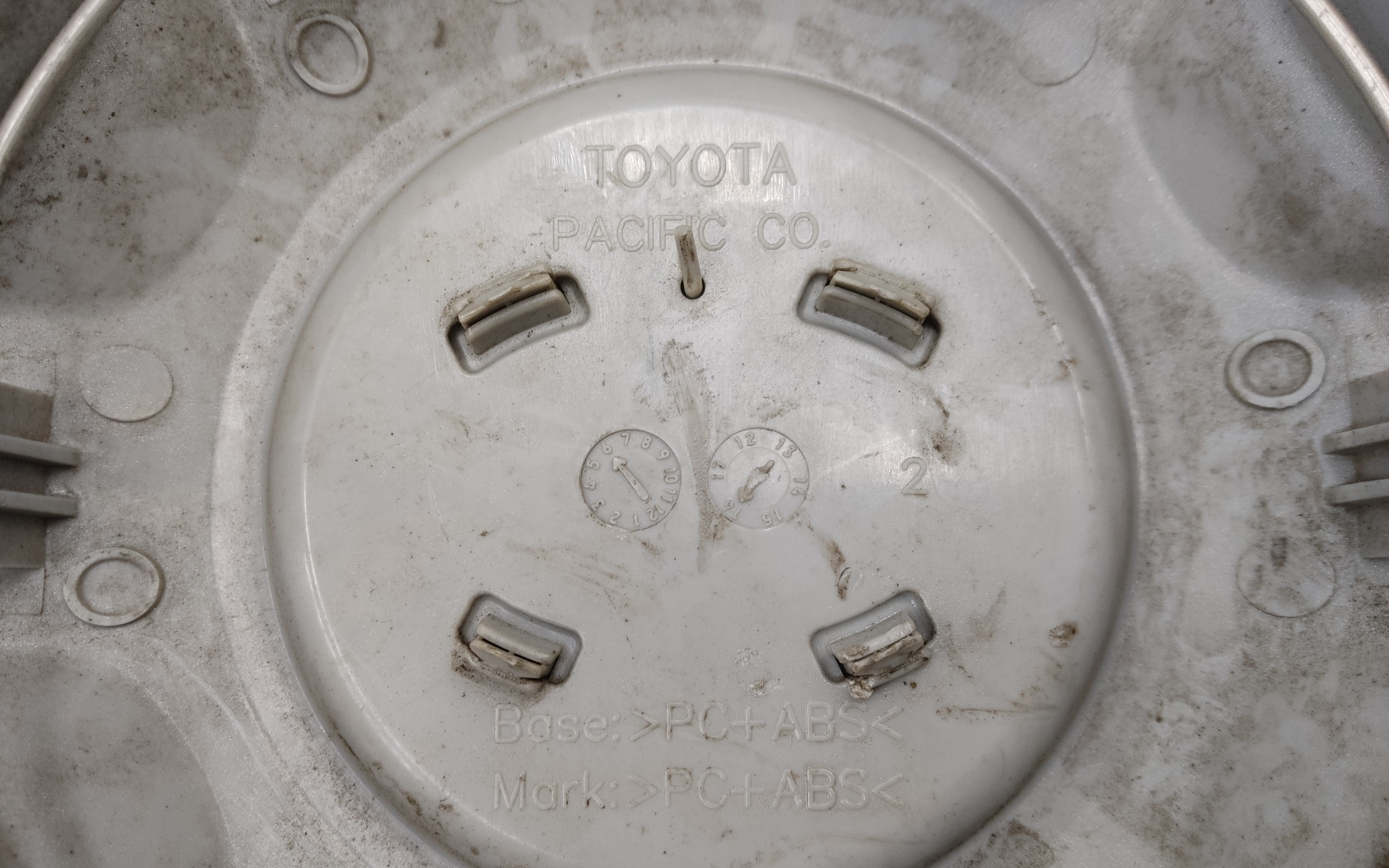 Колпачок ступицы литого диска Toyota Land Cruiser Prado 150 Restail