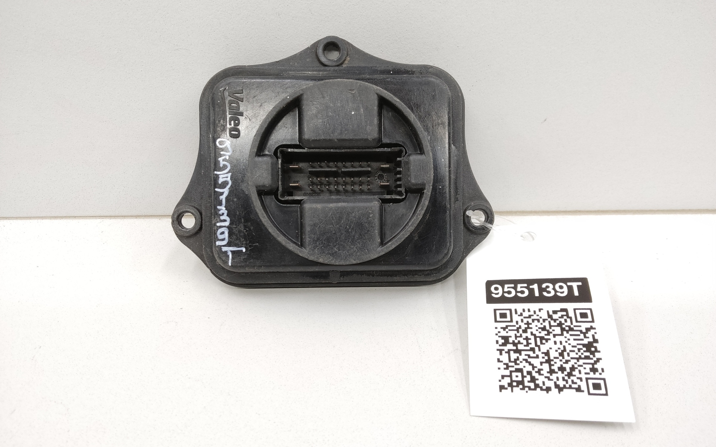 Блок управления левой фарой Jeep Grand Cherokee WK2 Restail 24 контактa