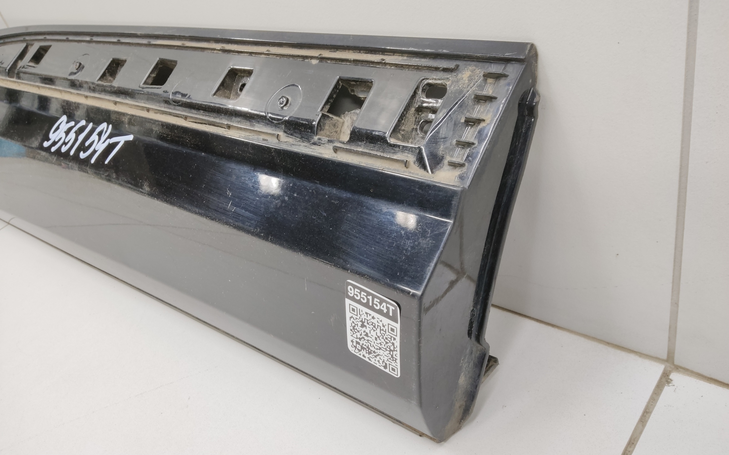 Накладка двери задней правой Geely Tugella 1