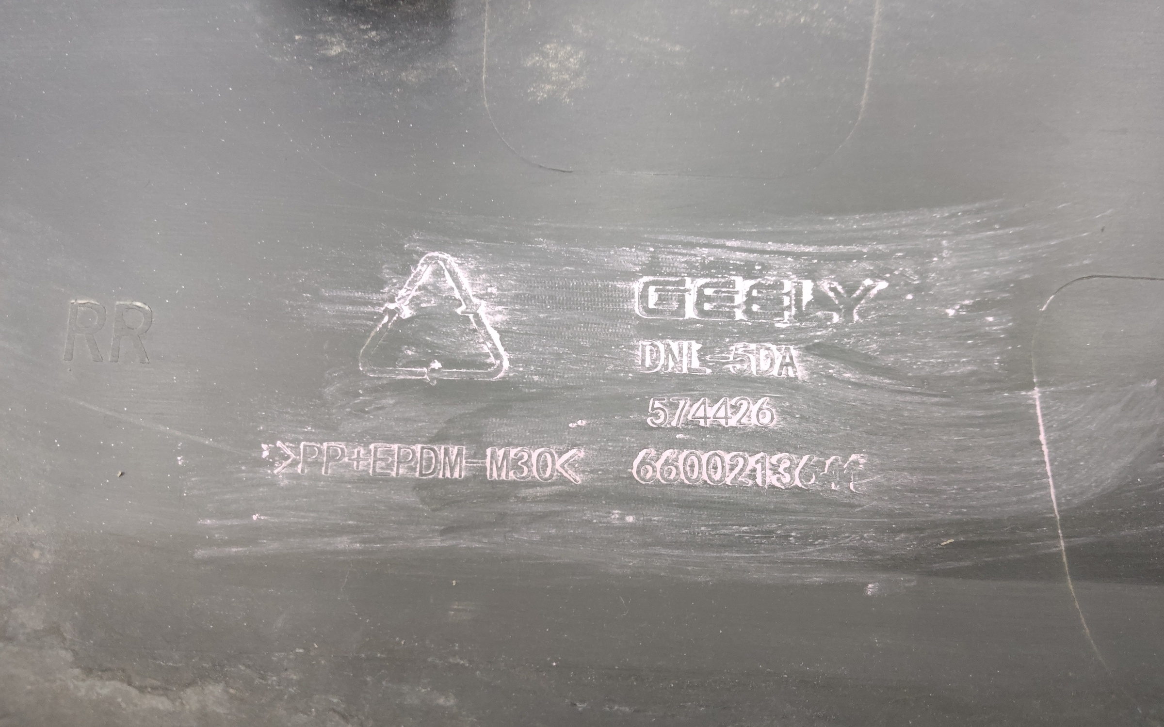 Накладка двери задней правой Geely Tugella 1