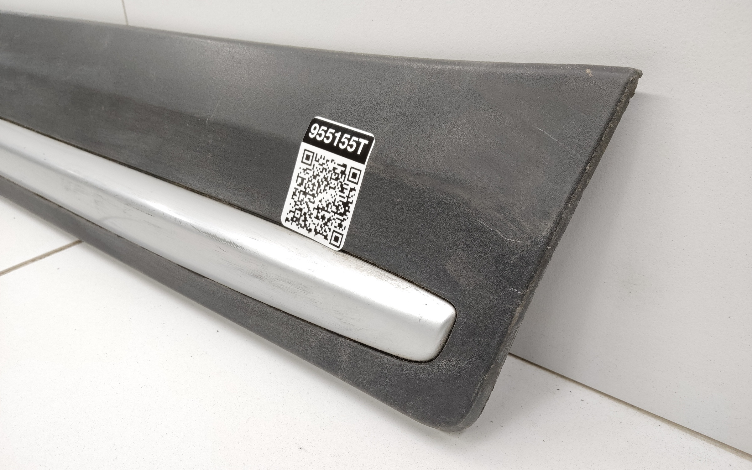 Накладка двери передней правой Geely Atlas